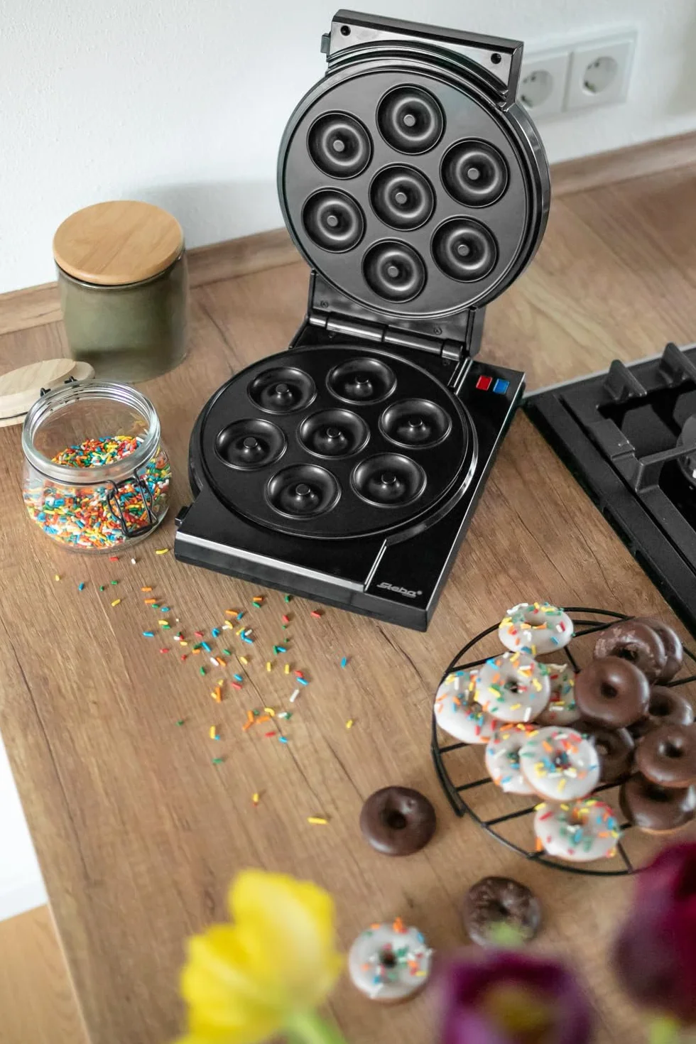 Steba Elettrodomestici Cake Maker 3 in 1, 3 piastre antiaderenti per cake pop, muffin e ciambelle, le piastre sono facilmente rimovibili premendo un pulsante, con supporto per Cake Pop e bastoncini,