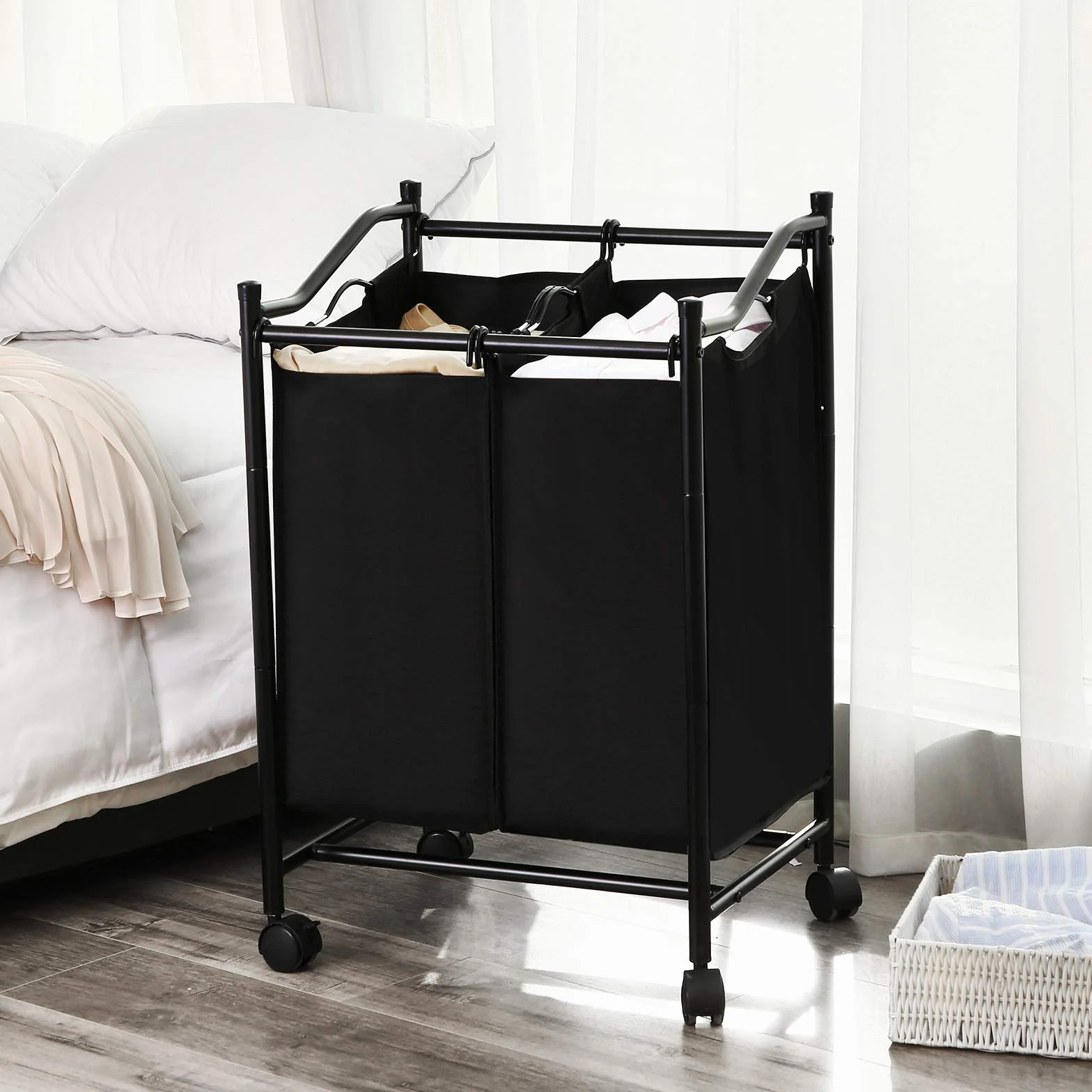 SONGMICS Carrello Porta Biancheria con 2 Sacchi Rimovibili, Ceste per Bucato con Rotelle Universali, capacità Totale di 90 Litri, Nero LSF002BK