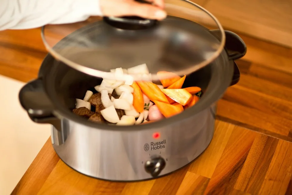 Russell Hobbs Pentola Cottura Lenta, 3.5 L, 4 Porzioni, con Pentola Antiaderente removibile, 160 W, Lavastoviglie ok, Acciaio Inox, Slowcooker 22740-56