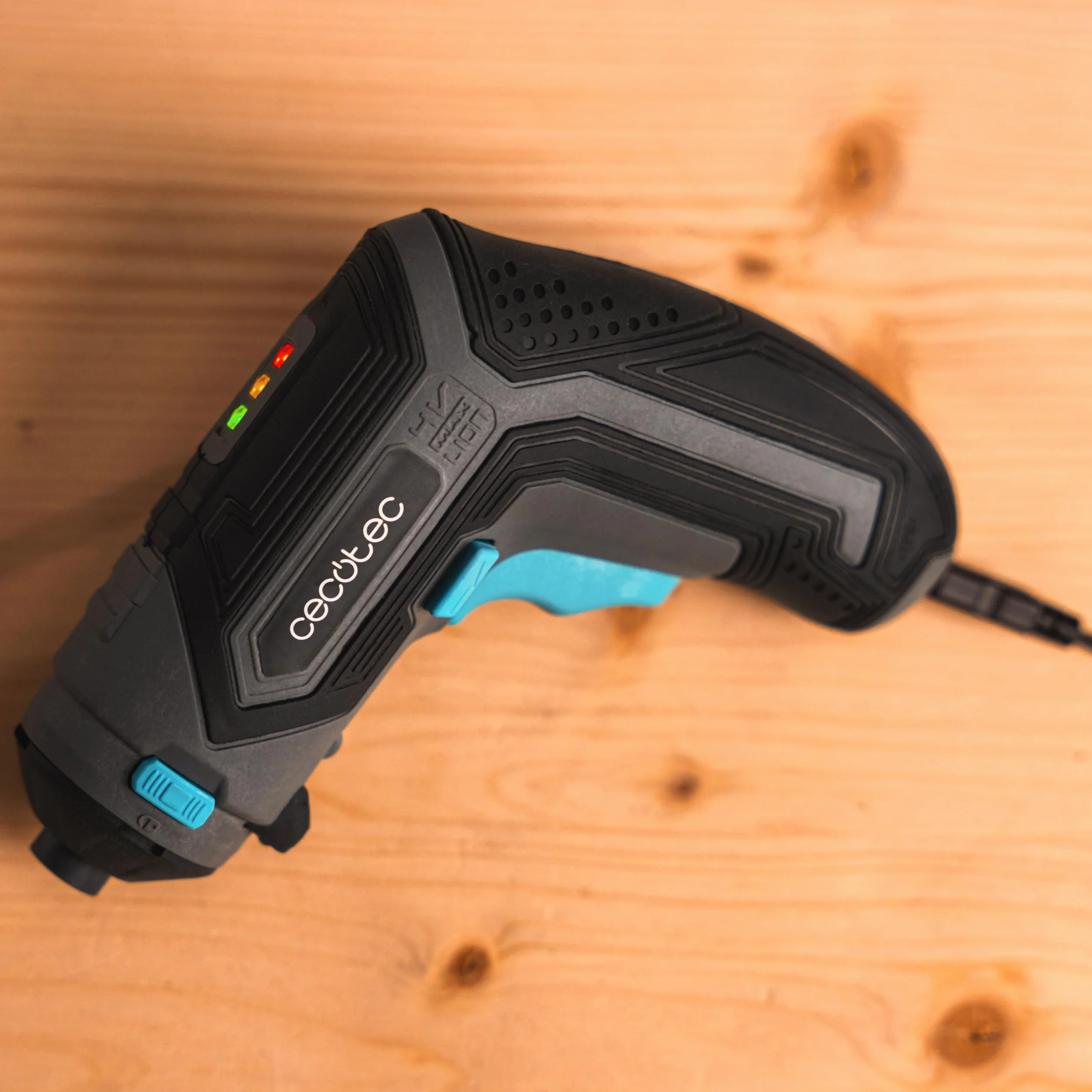 Cecotec Avvitatore Elettrico a Batteria con Accessorio Angolo 90º PowerGyro 3500 Angle Set. Batteria da 4 V e 1.500 mAh, Mandrino per Punte Esagonali da 6,35 mm, Include Valigetta e Accessori