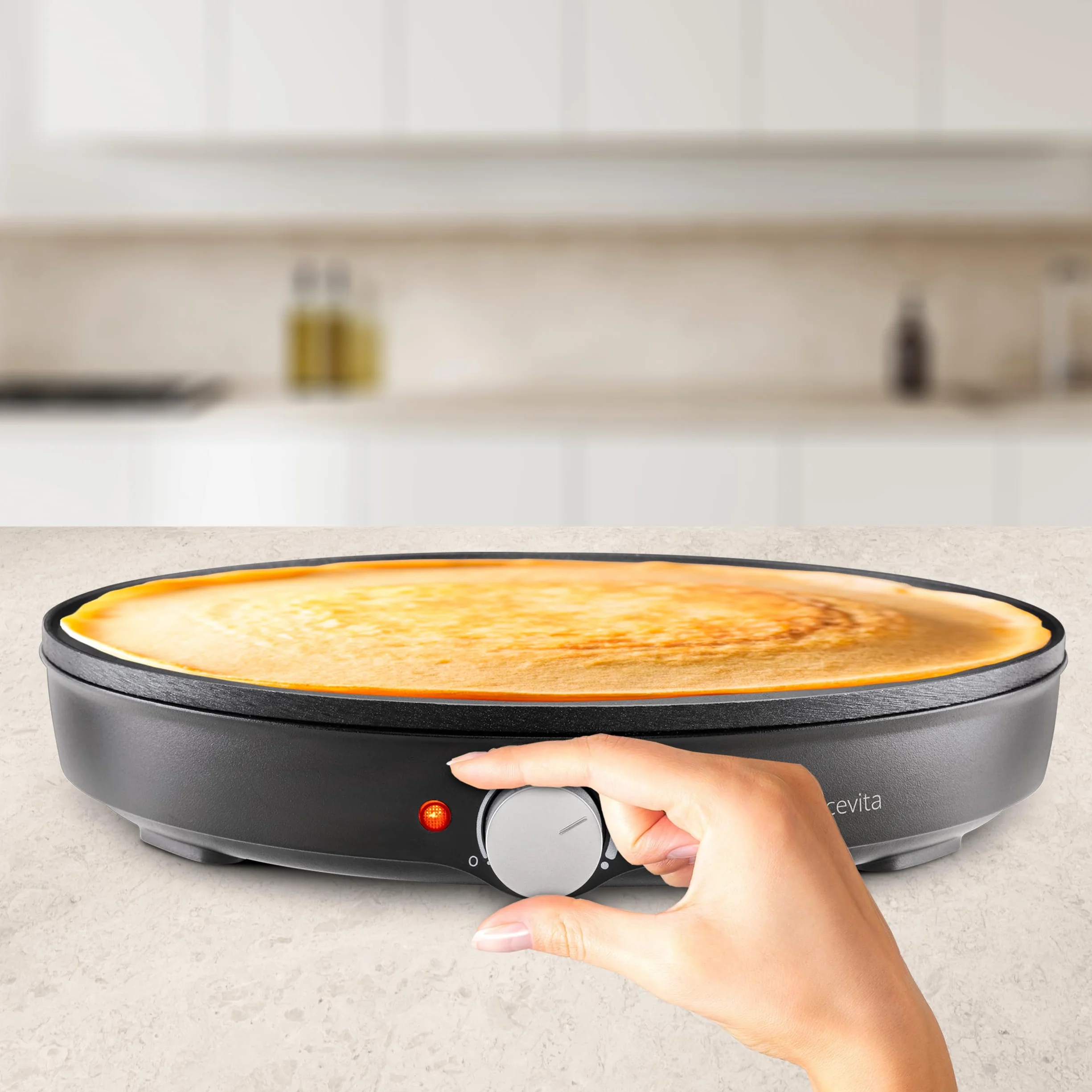 Ufesa Crepiera Dolcevita 1000W, Piastra Antiaderente da 30 cm, Controllo della Temperatura Regolabile, Spia Luminosa con Termostato, Sicurezza Termica, Piedini Antiscivolo, Accessori Inclusi