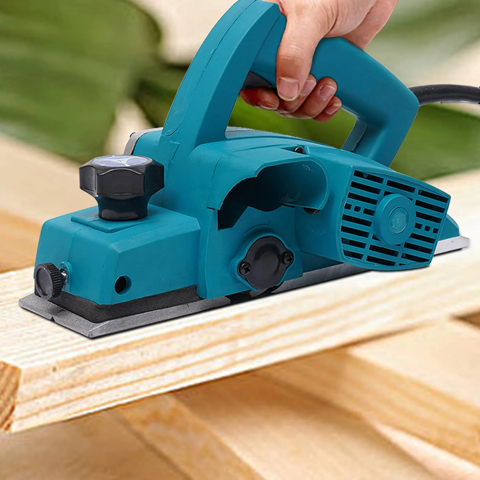 Pialla professionale elettrica | 800 W | Larghezza piallatura 82 mm | Profondità max 2 mm | Vassoio svasato piatto | Potente per legno | Pannelli
