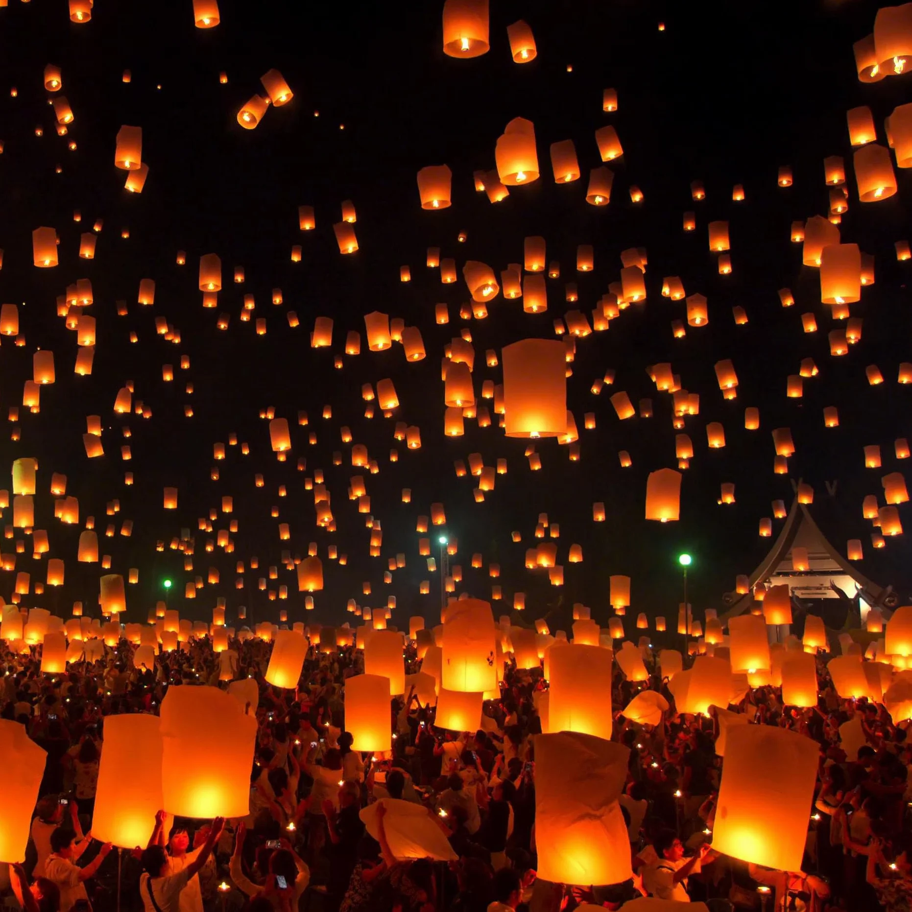 VAIIEYO 10 Pezzi Bianco Lanterne Cinesi del Cielo, Lanterne di Carta Volanti, Lanterne del Cielo che Desiderano, Luci Luminose Volanti in Stile Tradizionale, Matrimoni, Natale, Usate per Compleanni
