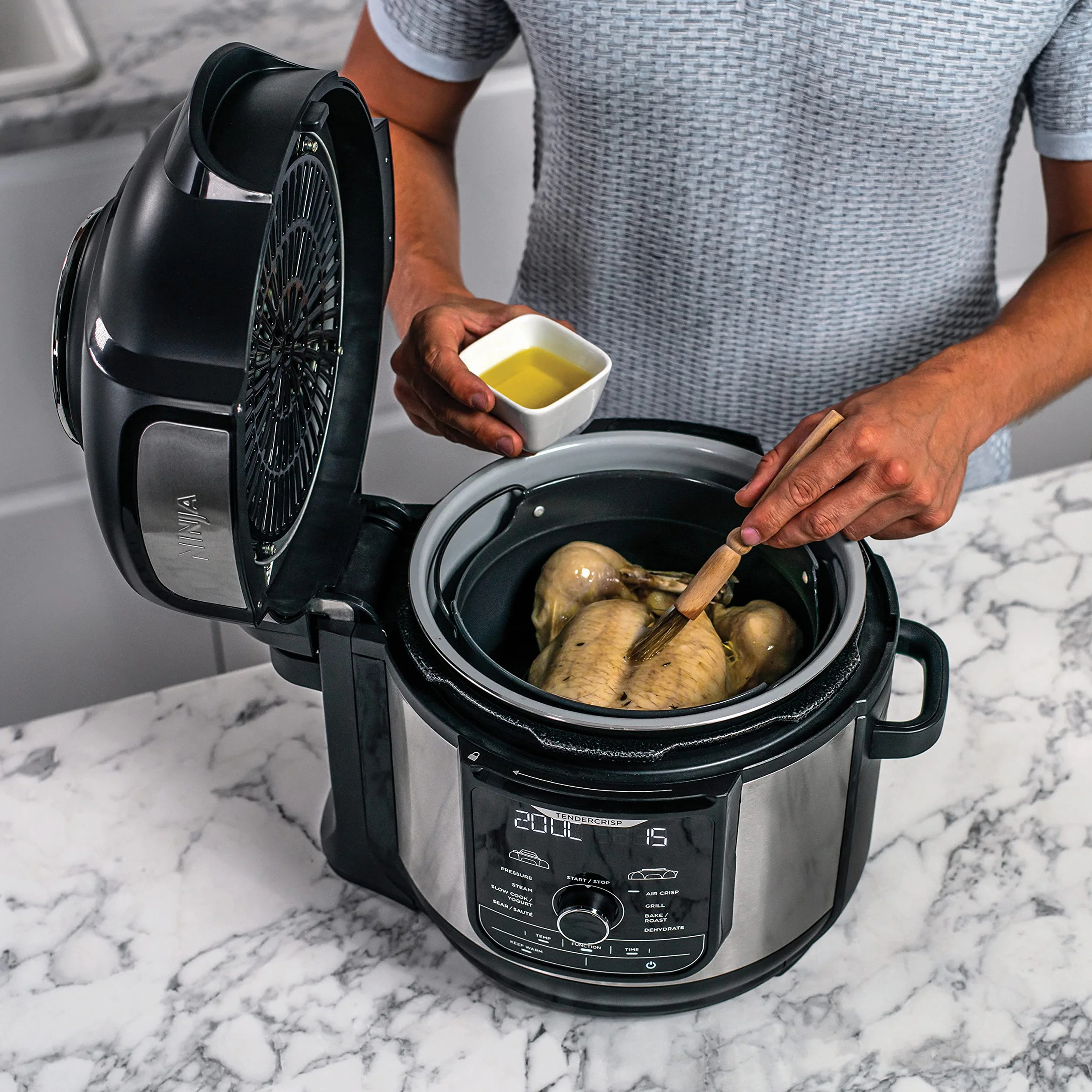 Ninja Foodi MAX Multicooker, 9 in 1, 7.5L, 9 Funzioni di Cottura, Pentola a Pressione, Friggitrice ad Aria, Cottura Lenta, Griglia e Altro, Acciaio Satinato/Nero, OP500EU