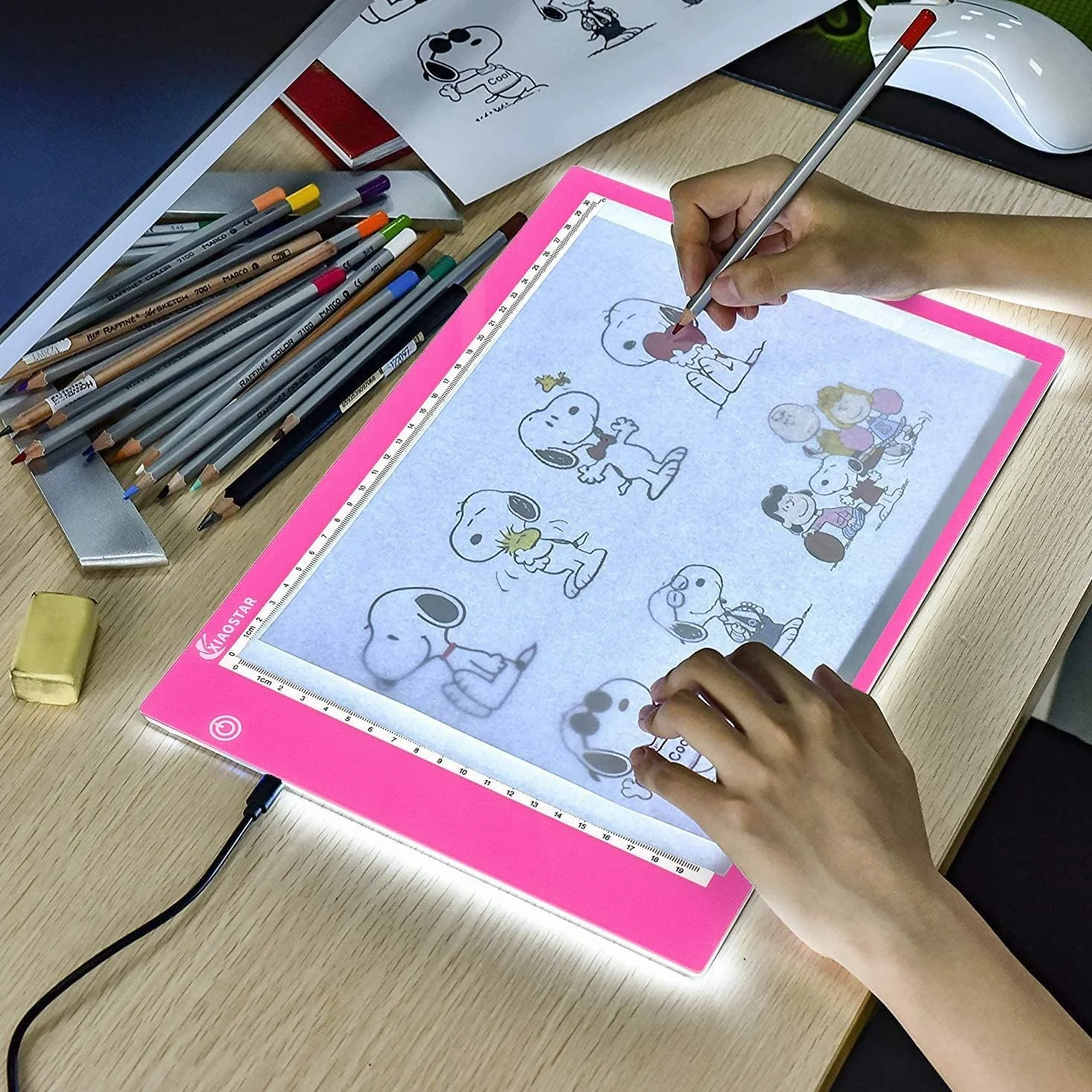 XIAOSTAR A4 LED Tavoletta Luminosa Copia Board Super Sottile Light Box Disegno Pad Tavolo Tracciante Cavo Type-c interfaccia Luminosità Regolabile per Artisti .(rosso)