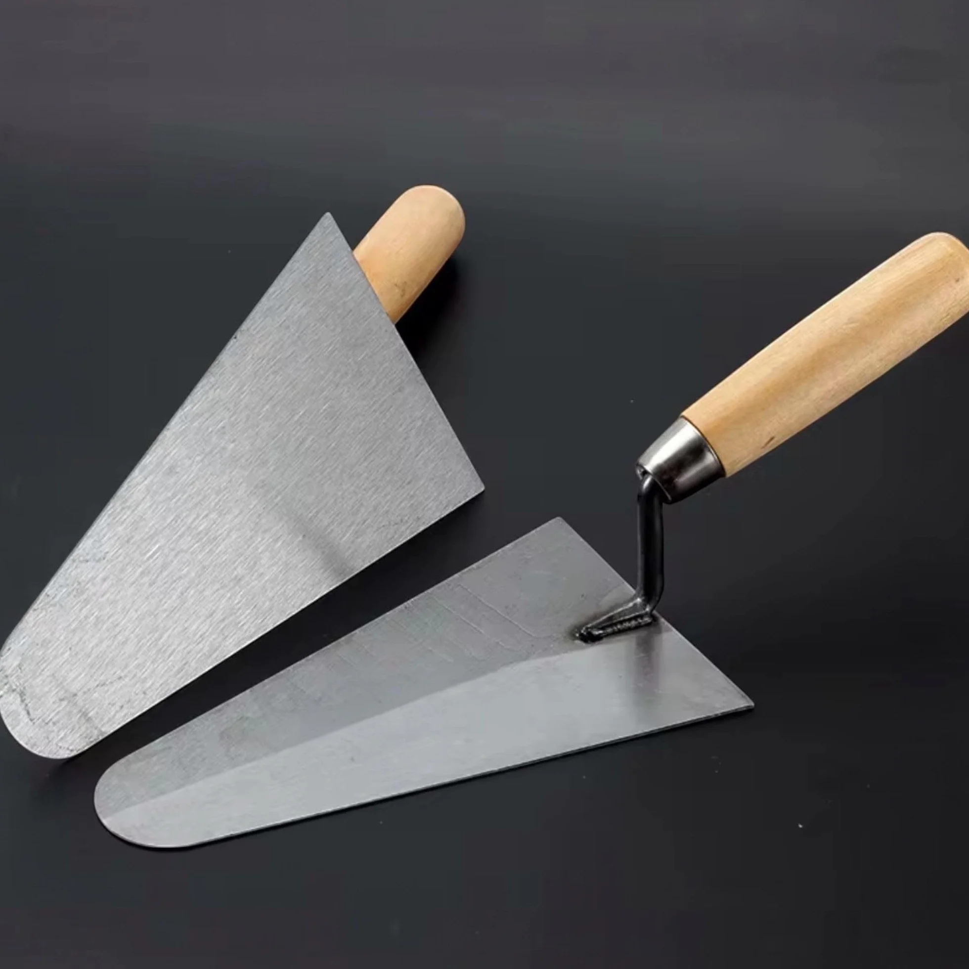 Topolenashop Cazzuola da Muratore 20 cm con Manico in Legno | Attrezzo per Intonaco, Malta e Cemento | Lama in Acciaio Resistente | Utensile per Muratura, Ristrutturazioni e Fai da Te 332526
