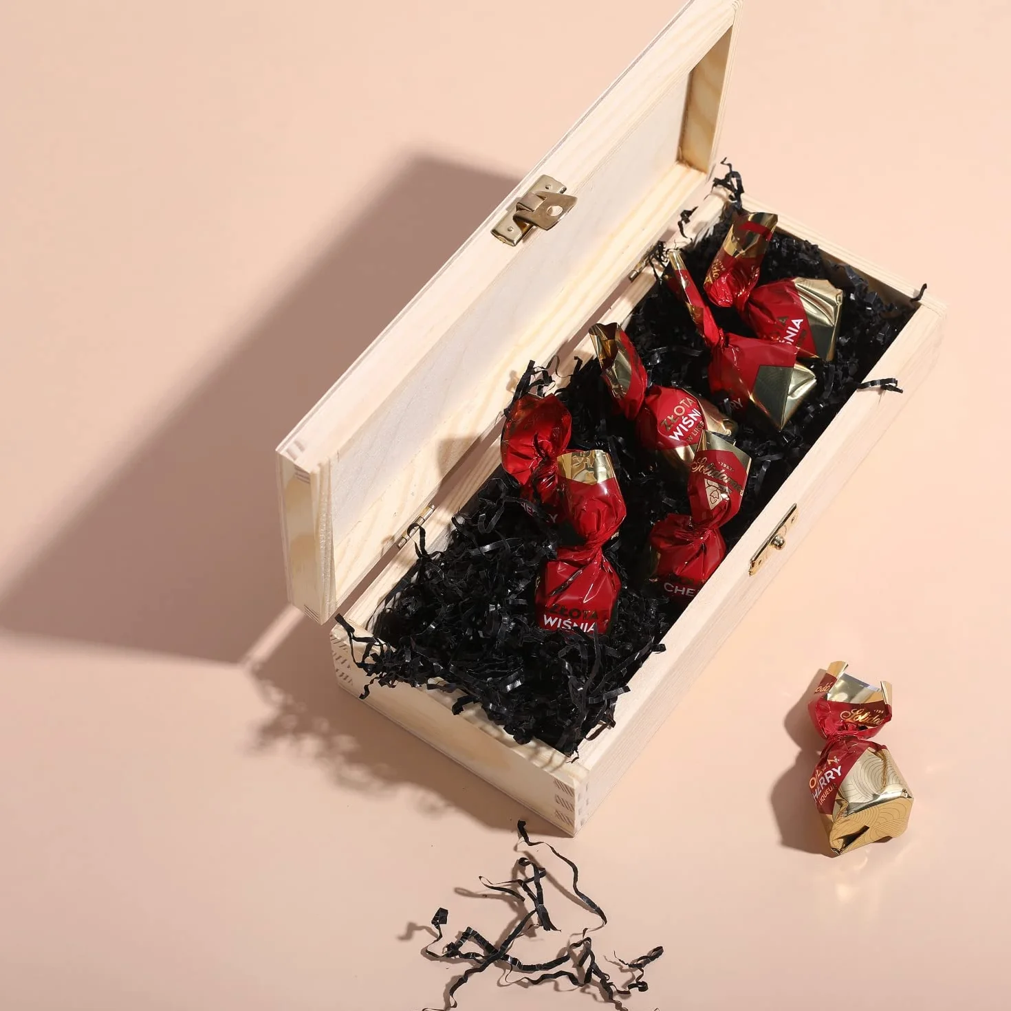 Creative Deco 200g Carta Tagliuzzata Nera, Carta da Pacchi | Carta Imballaggio da Scatola Regalo| Carta Velina Alternativa a Paglia per Cesti Sintetica | Materiale Imballaggio - Riempimento Regalo