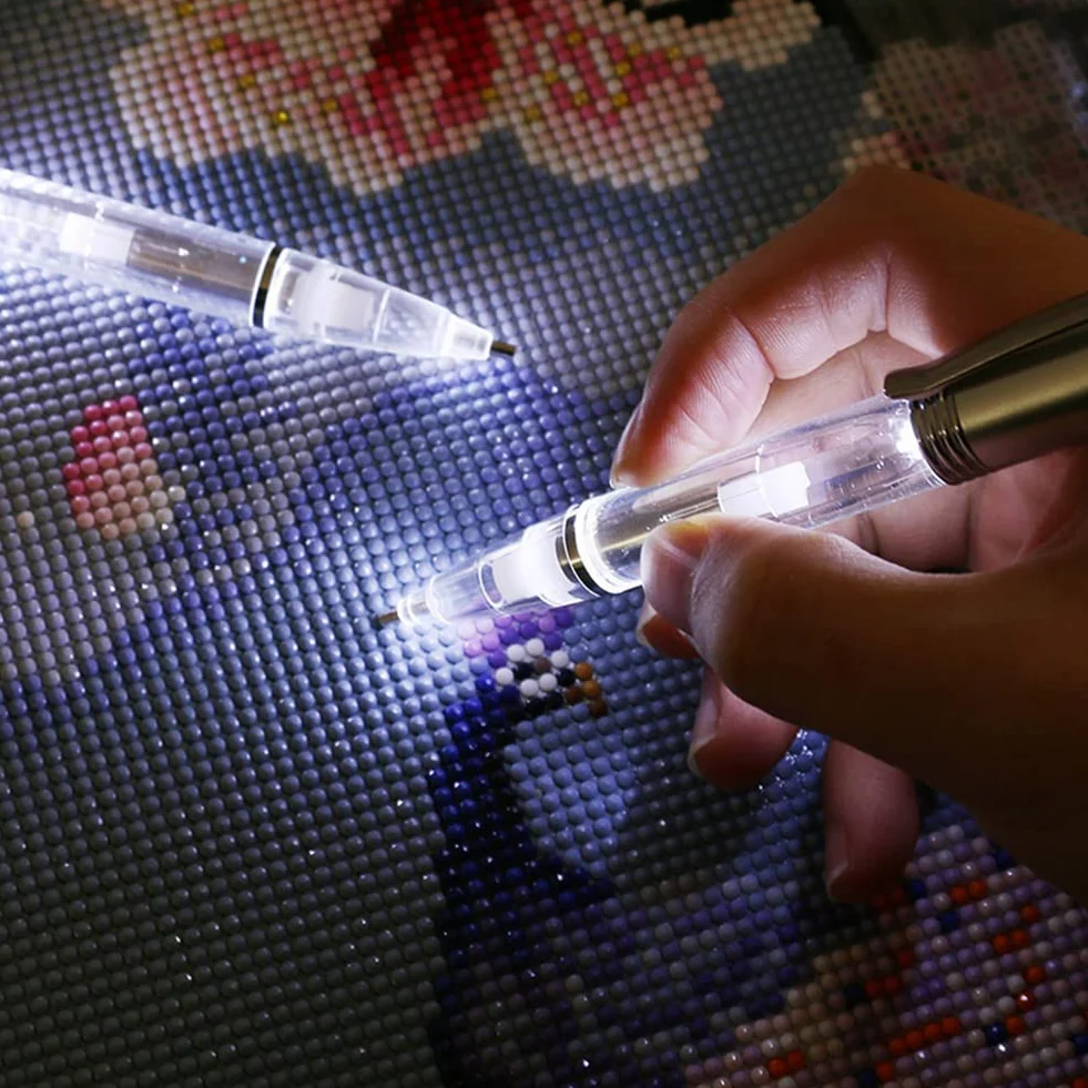 2 Pezzi Penna Diamond Painting Penna per Diamond Painting Fai da Te Penna per Pittura a Diamante Penna Punta con Luce Strumenti per Pittura Diamante per Bricolage Artigianale