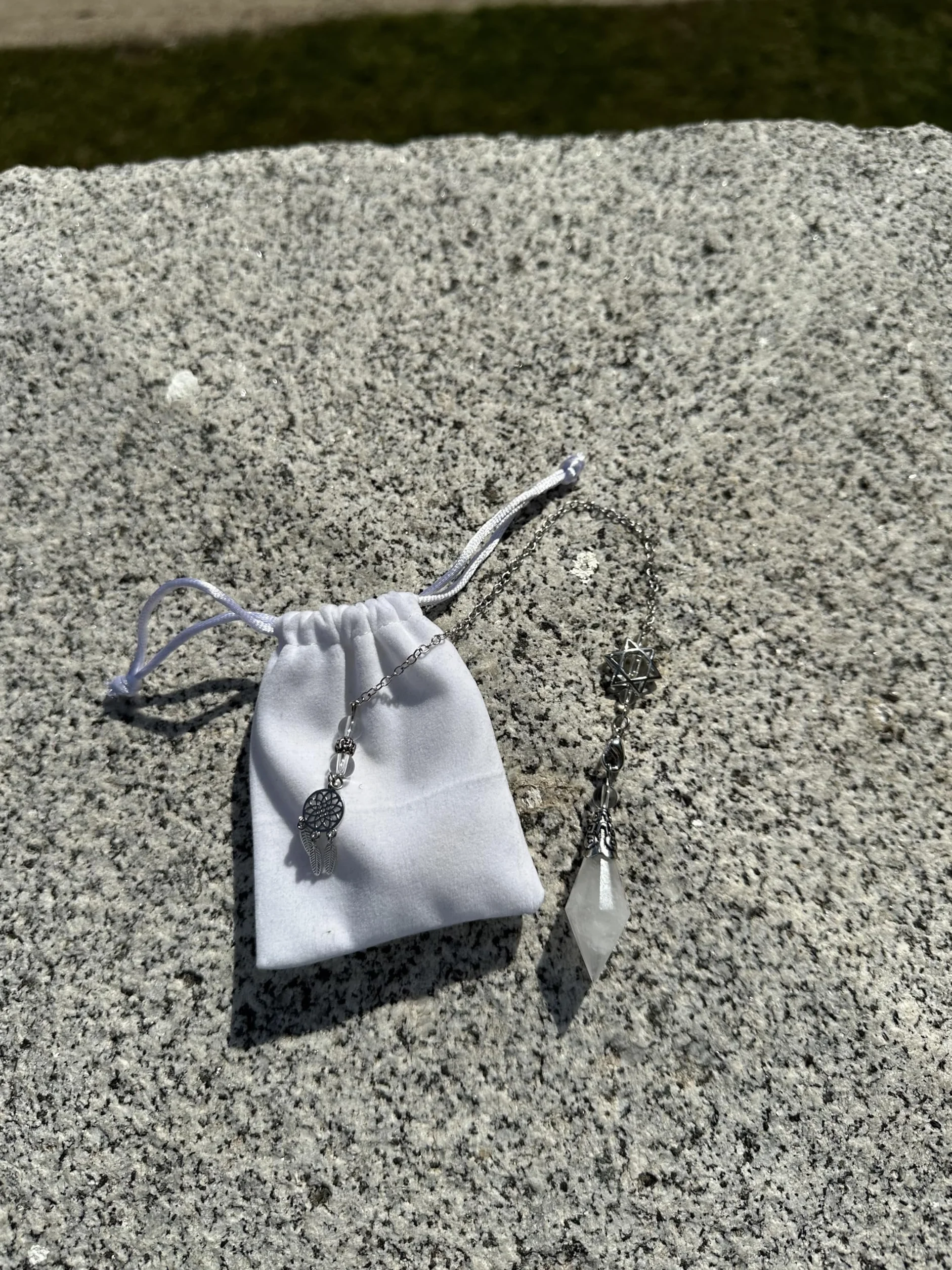 Pendolo di cristallo esagonale vintage per rabdomanzia Chakra Reiki Divination (quarzo bianco)