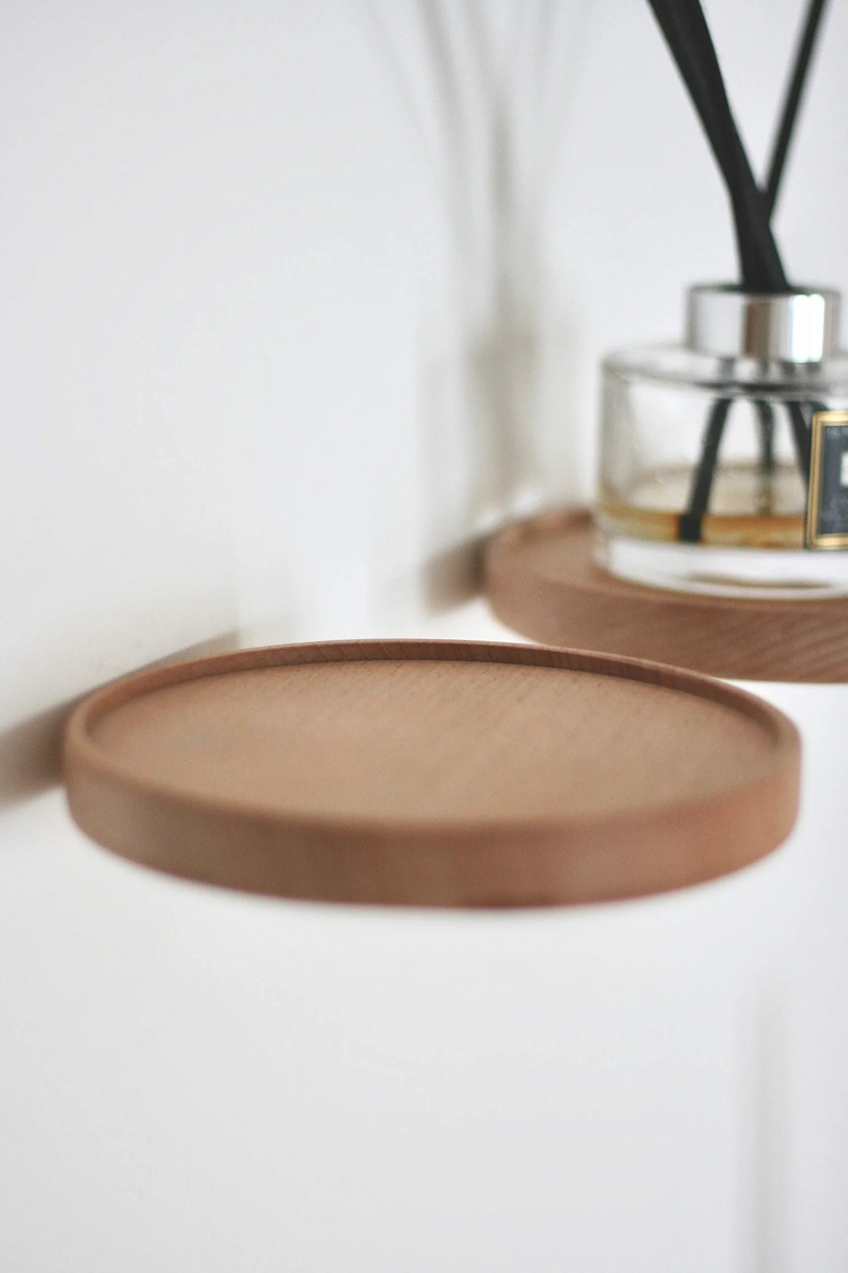 Coracle - Scaffali da Parete Rotondi galleggianti, Decorazione per Pannelli di Legno, per Foto, Piante, Candela, Esposizione, Design Moderno, Confezione da 2 (Diametro Ø15 cm)