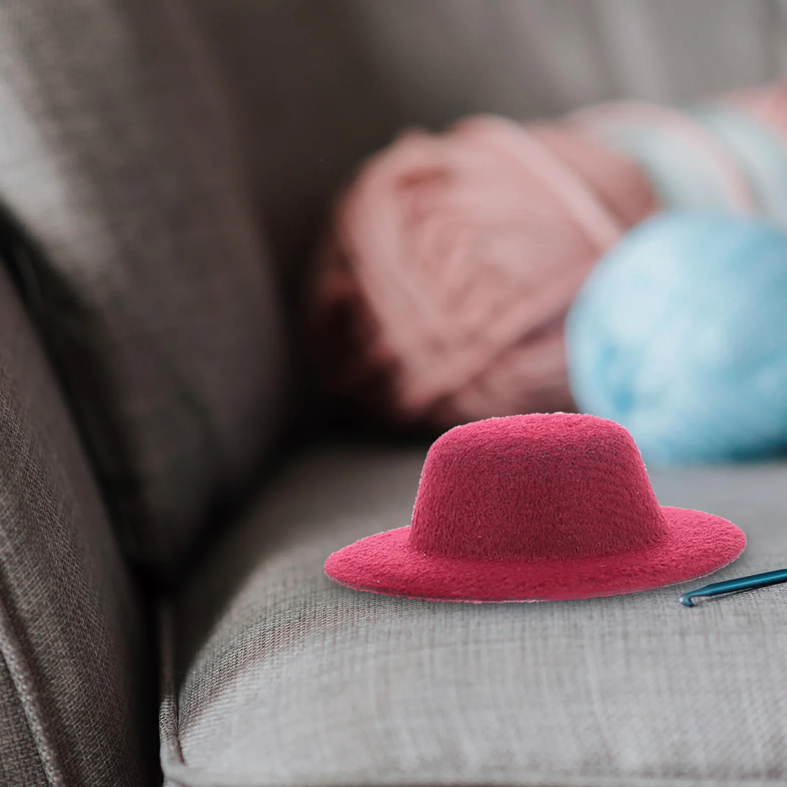 GARVALON 15 Pezzi Mini Cappelli Decorativi per Bambole, Accessori in Stoffa Facili da Installare, per Casa delle Bambole e attività Manuali