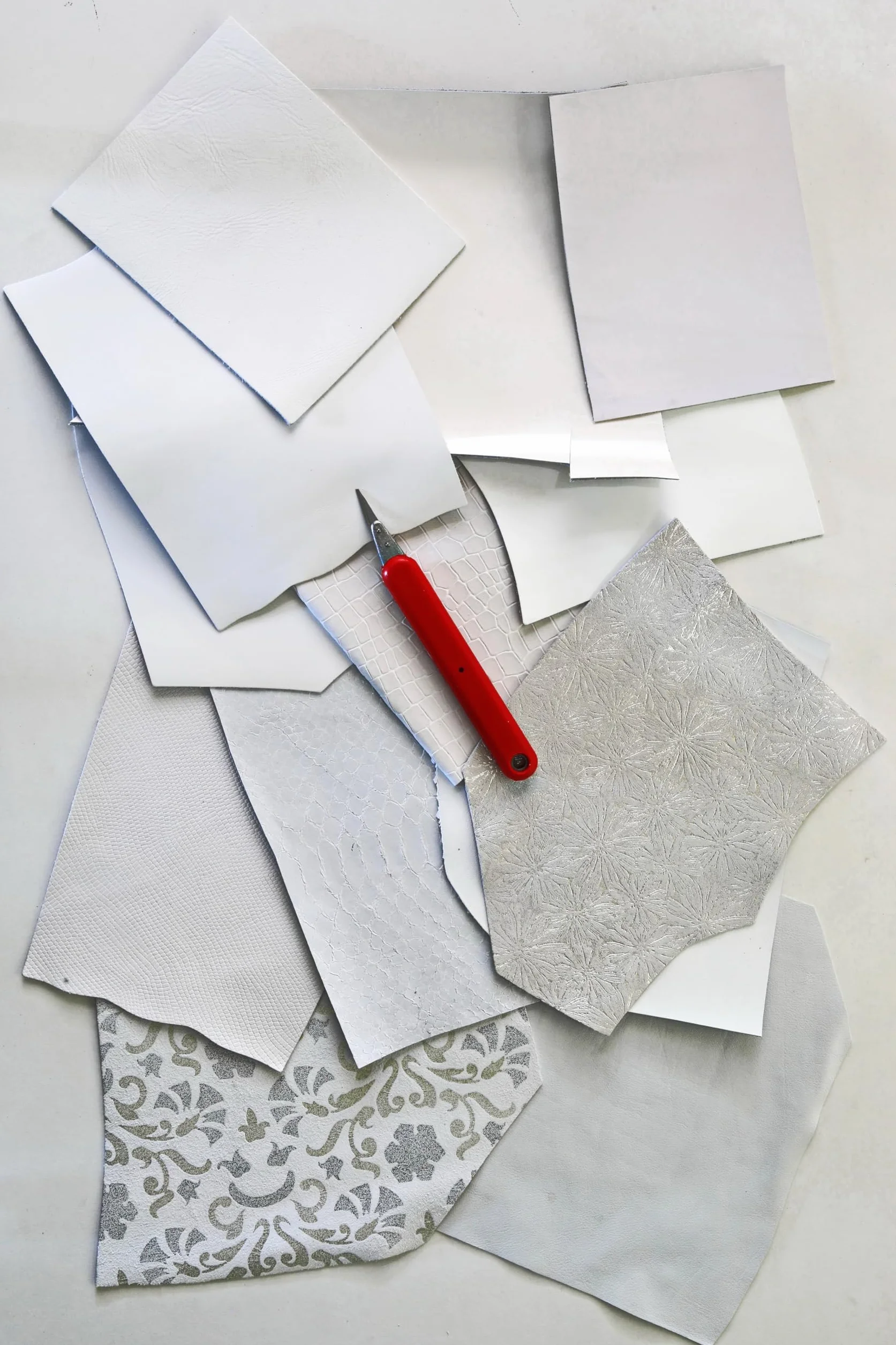 LA GARZARARA Ritagli di Pelle Bianco 12x15 cm 0,300 kg per Cucito Artigianato