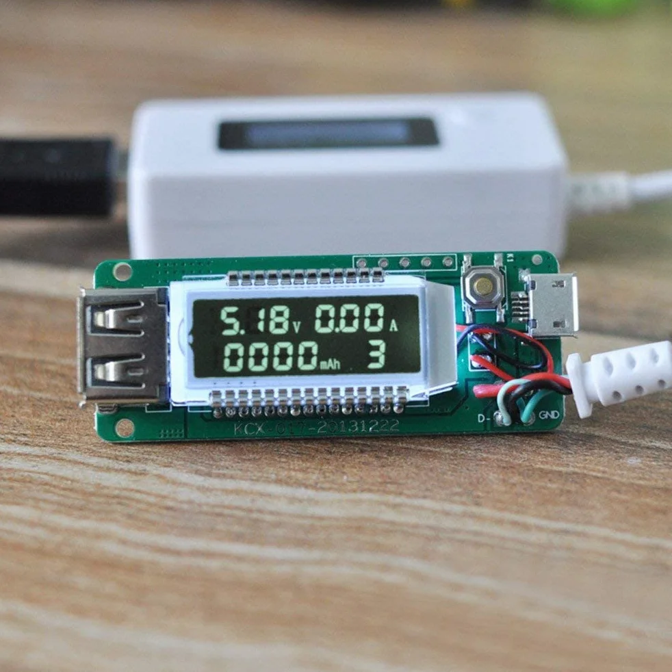 ARCELI Retroilluminazione LCD a coda bianca Display digitale LCD Misuratore di voltaggio di carica amperometro con amperometro USB