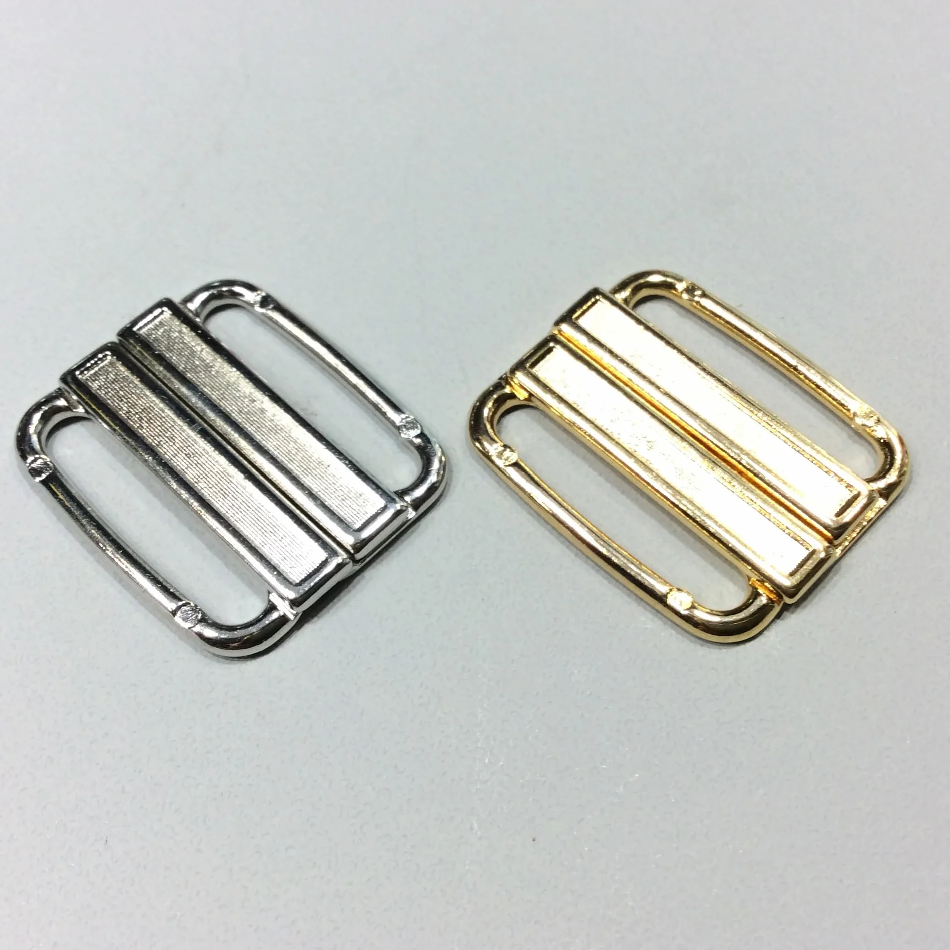 Ganci Chiusure per Costumi da Bagno cm 3 x 2,5 Offerta 2 pz