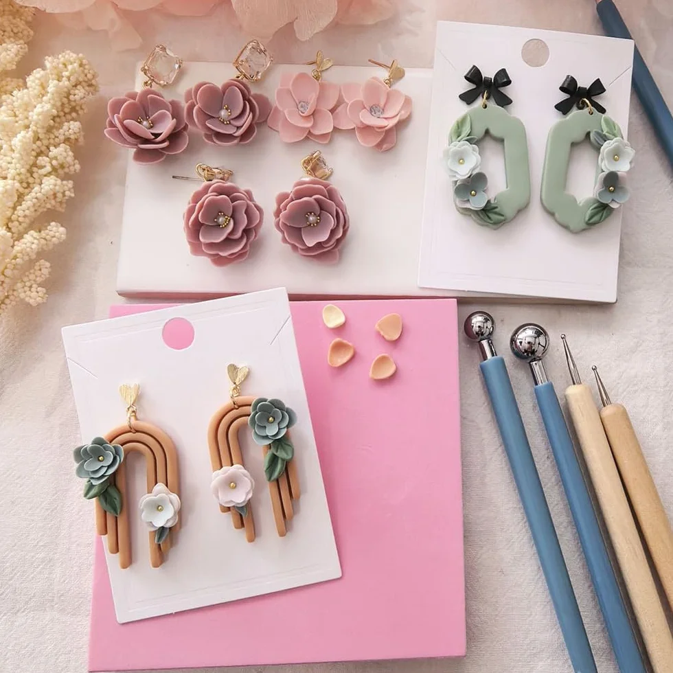 Strumenti Per Modellare Argilla 10 Pcs Polymer Clay Tools 5 Penna per Punteggiare 4 Strumenti a Sfera in Metallo e 1 Cuscinetto Magico per Petali, kit per la Creazione di Orecchini in Argilla