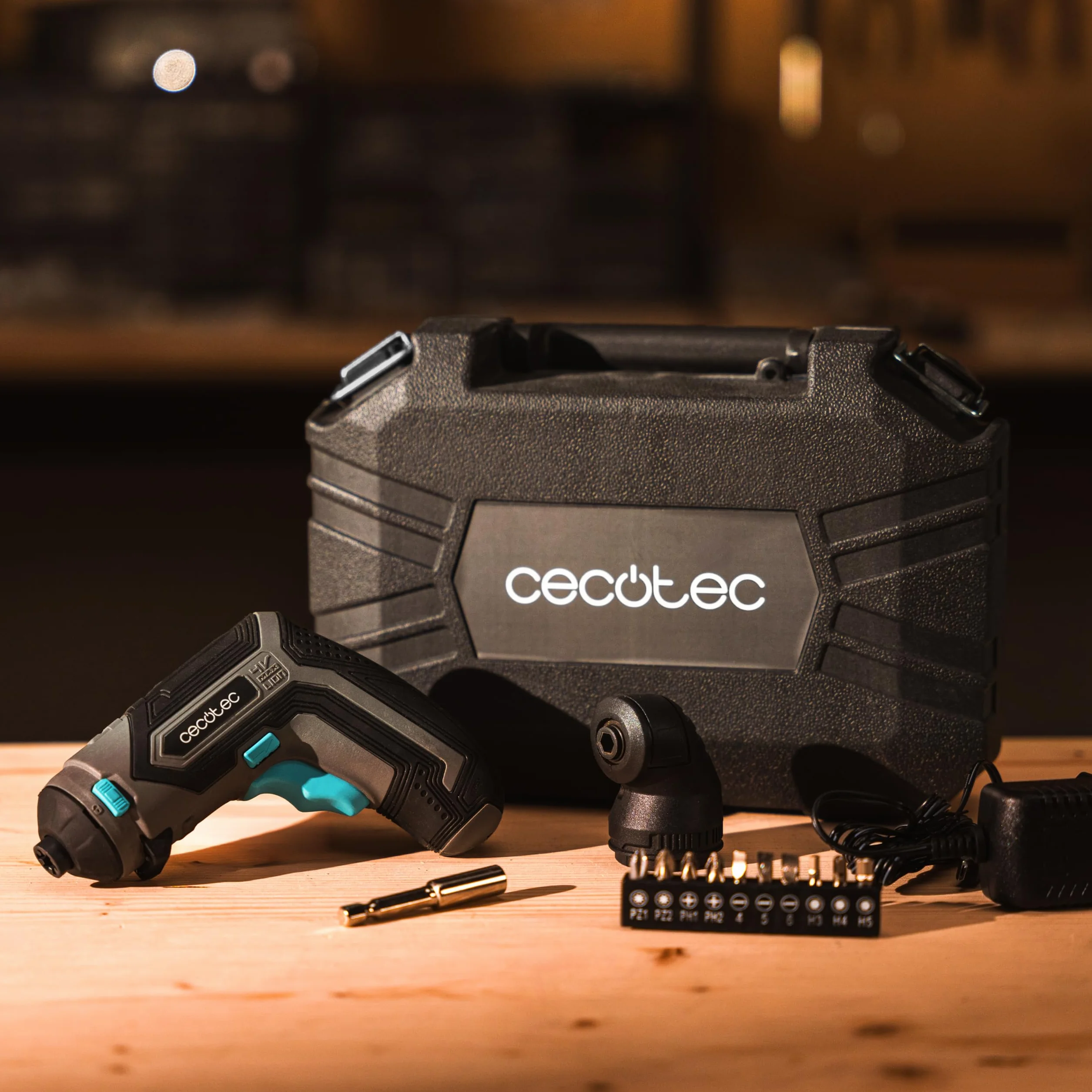 Cecotec Avvitatore Elettrico a Batteria con Accessorio Angolo 90º PowerGyro 3500 Angle Set. Batteria da 4 V e 1.500 mAh, Mandrino per Punte Esagonali da 6,35 mm, Include Valigetta e Accessori
