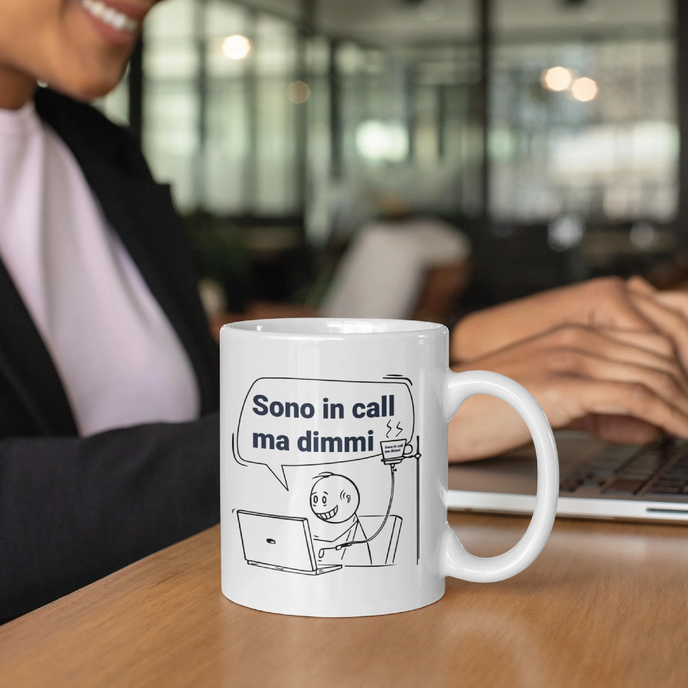 Gesar Tazza Divertente da Ufficio "Sono in Call ma Dimmi" - Idee Regali Originali per Uomo e Donna