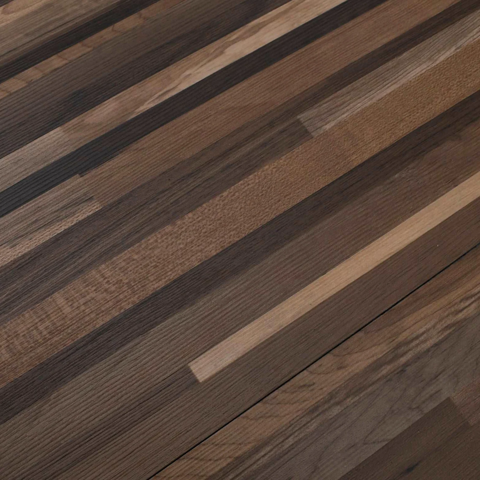 vidaXL Pavimenti 36 pz Strisce marroni 5,02 m² PVC, Pavimenti in laminato elegante a basso prezzo, soluzione per pavimenti interni leggera e autoadesiva