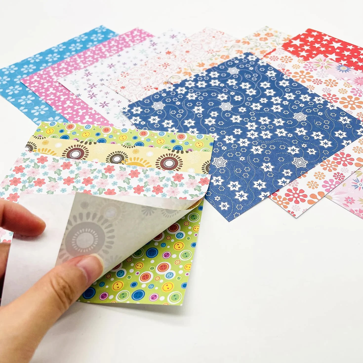 Carta pieghevole da origami - 72 fogli di carta giapponese con 12 motivi diversi 14 x 14 cm Quadrati Carta Colorati unilaterale per progetti artistici e artigianali fai da te per bambini e adulti