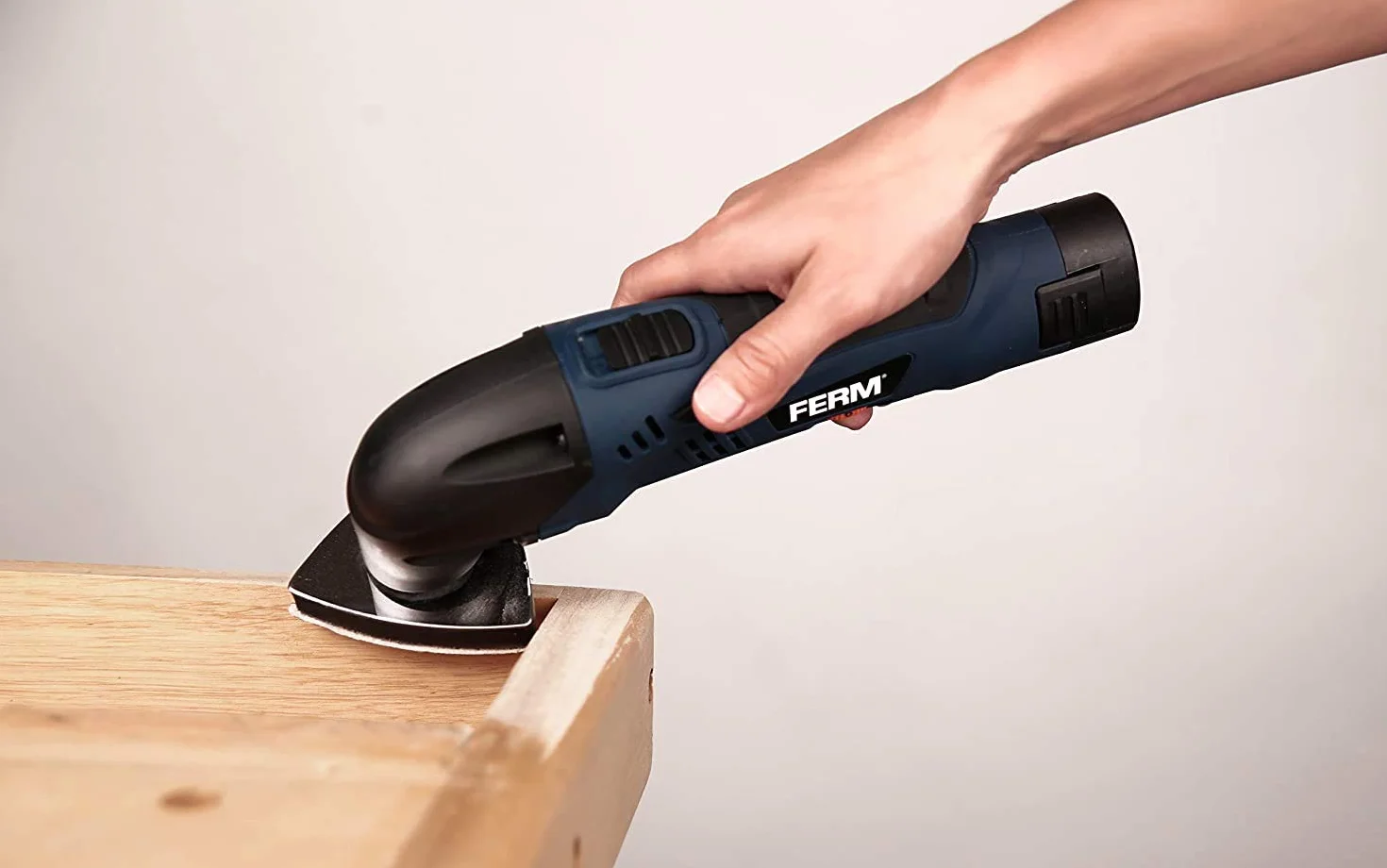 FERM Utensile Multifunzione a Batteria 12V 1.5Ah 8 Accessori Custodia Velocità variabile