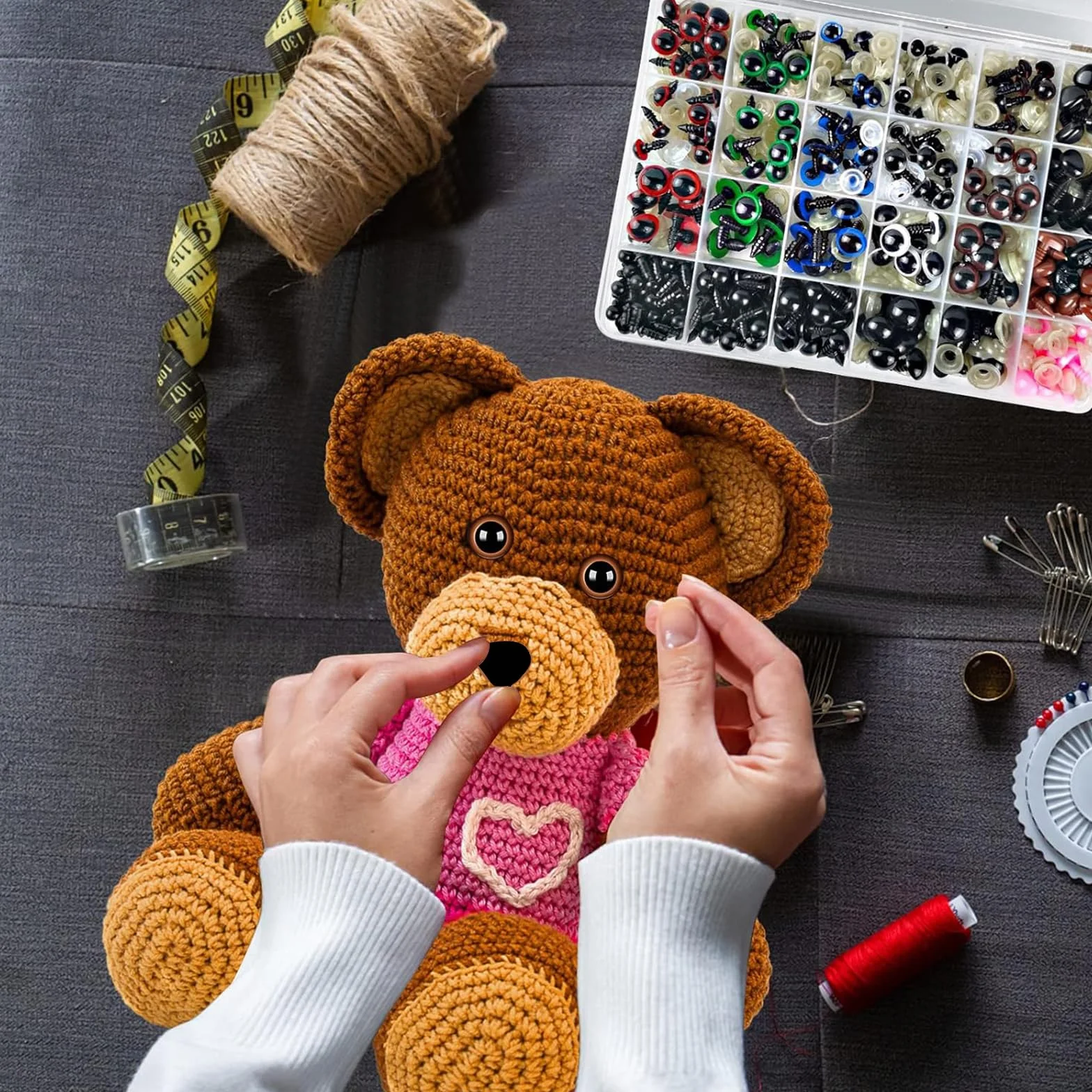 40 Pezzi Occhi di Sicurezza per Animaletti all'Uncinetto (10-20mm) – Occhi Colorati con Sciarpa, Cappello & Pacchetto per Bambola, Peluche, Accessorio per Uncinetto & Materiale per Fai da Te