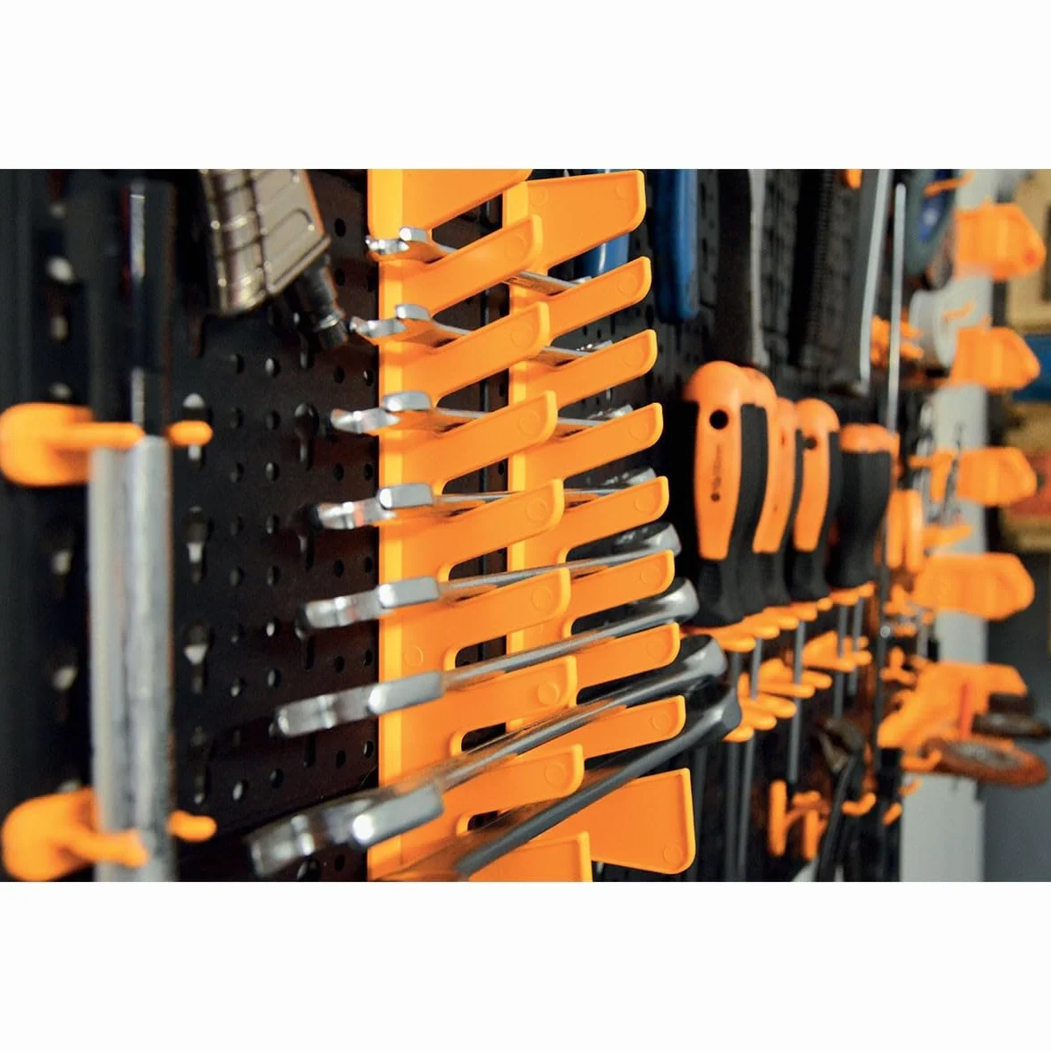INTEC - Pannello a parete porta attrezzi completo (66 x 78 cm): 4 pannelli perforati, 27 contenitori (piccoli/grandi) e 38 ganci per un laboratorio organizzato