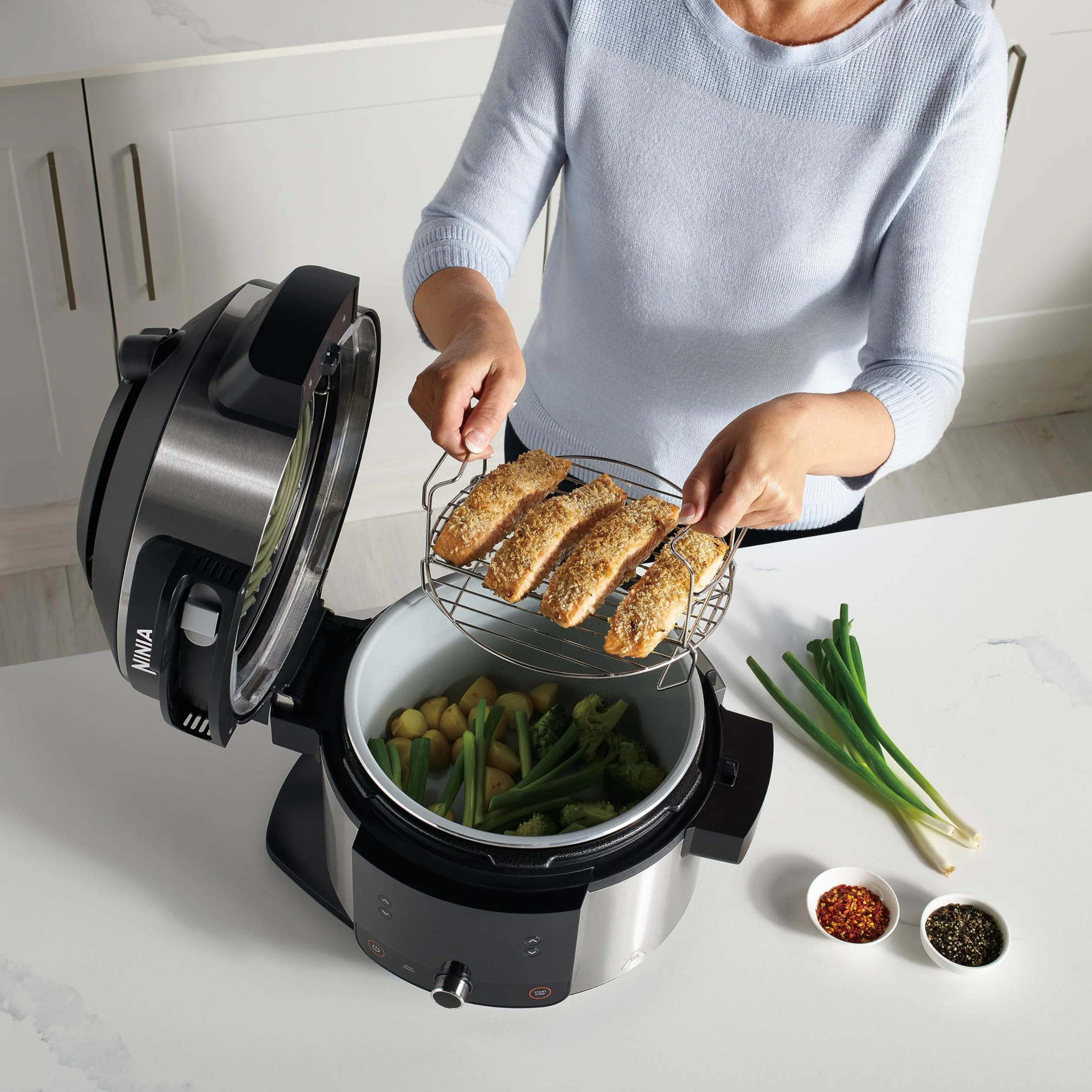 Ninja Foodi Multicooker con Coperchio SmartLid, 11 Funzioni di Cottura Intelligente, 6L, Pentola a Pressione, Friggitrice ad Aria, Cottura a Vapore, Lenta, al Forno, Griglia, Acciaio Inox, OL550EU