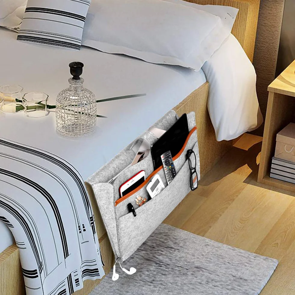 SIMBOOM Organizer per letto, 4 Tasche Portaoggetti per Letto o Divano, Borsa in feltro Comodino per iPad, Tavoletta, Riviste, Telecomando, Cellulare, Occhiali - Grigio Chiaro
