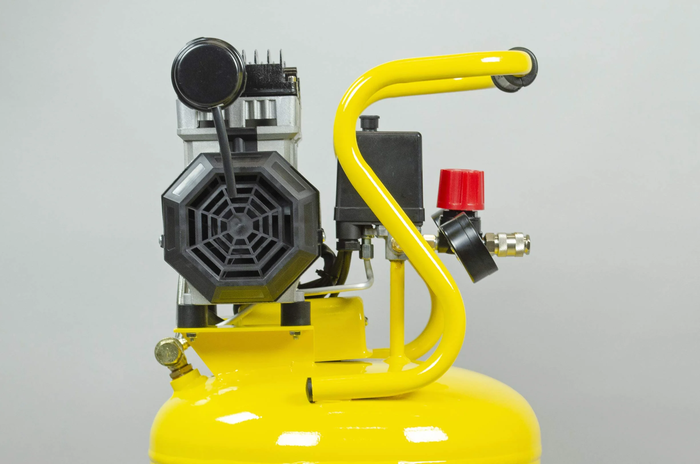 STANLEY Compressore Siltek Verticale Silenzioso 1,3HP, ‎Giallo, 39 x 39 x 87 Cm