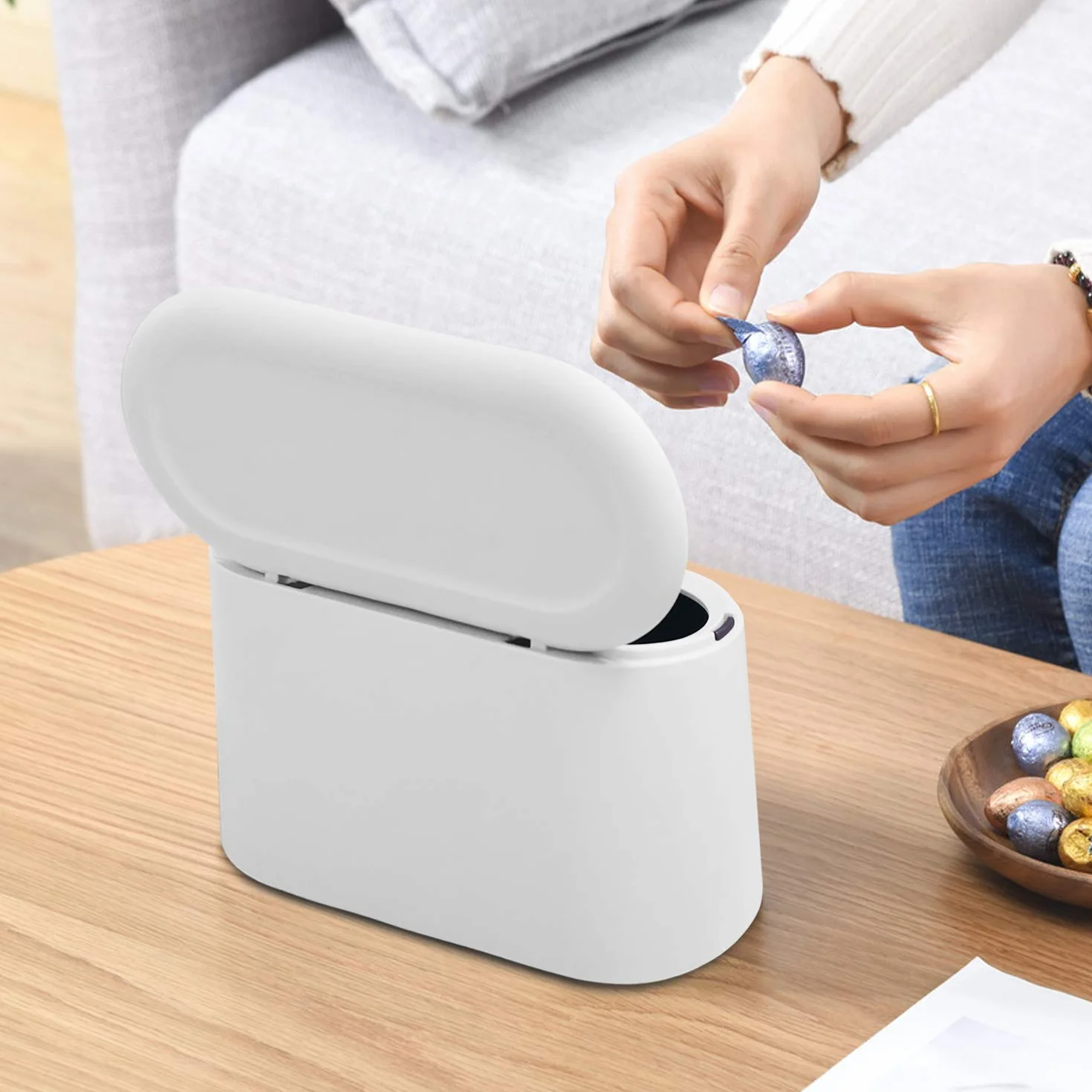 JEEZAO Mini Cestino da Scrivania, Bidone Spazzatura con Coperchio a Molla a Spinta per Cucina Camera Bagno,Contenitore per Alimenti per Animali Domestici