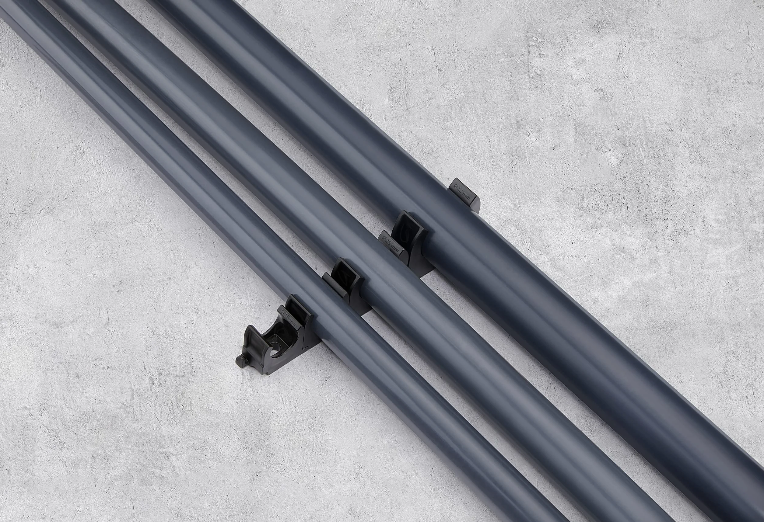 SOMA Clip per tubo in plastica, nero, 25 mm, confezione da 24 pezzi, morsetto a clip, clip per tubi, resistente ai raggi UV