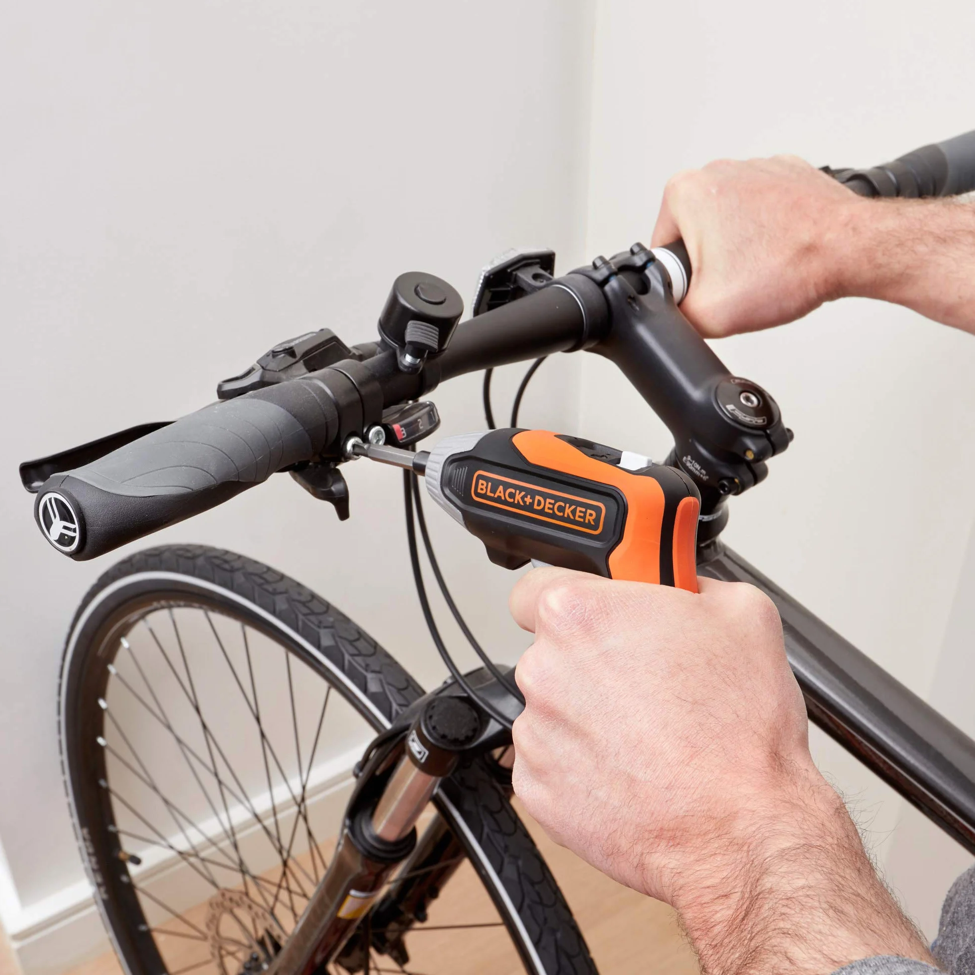 BLACK+DECKER Svitavvita a Batteria. BCF611CK-QW