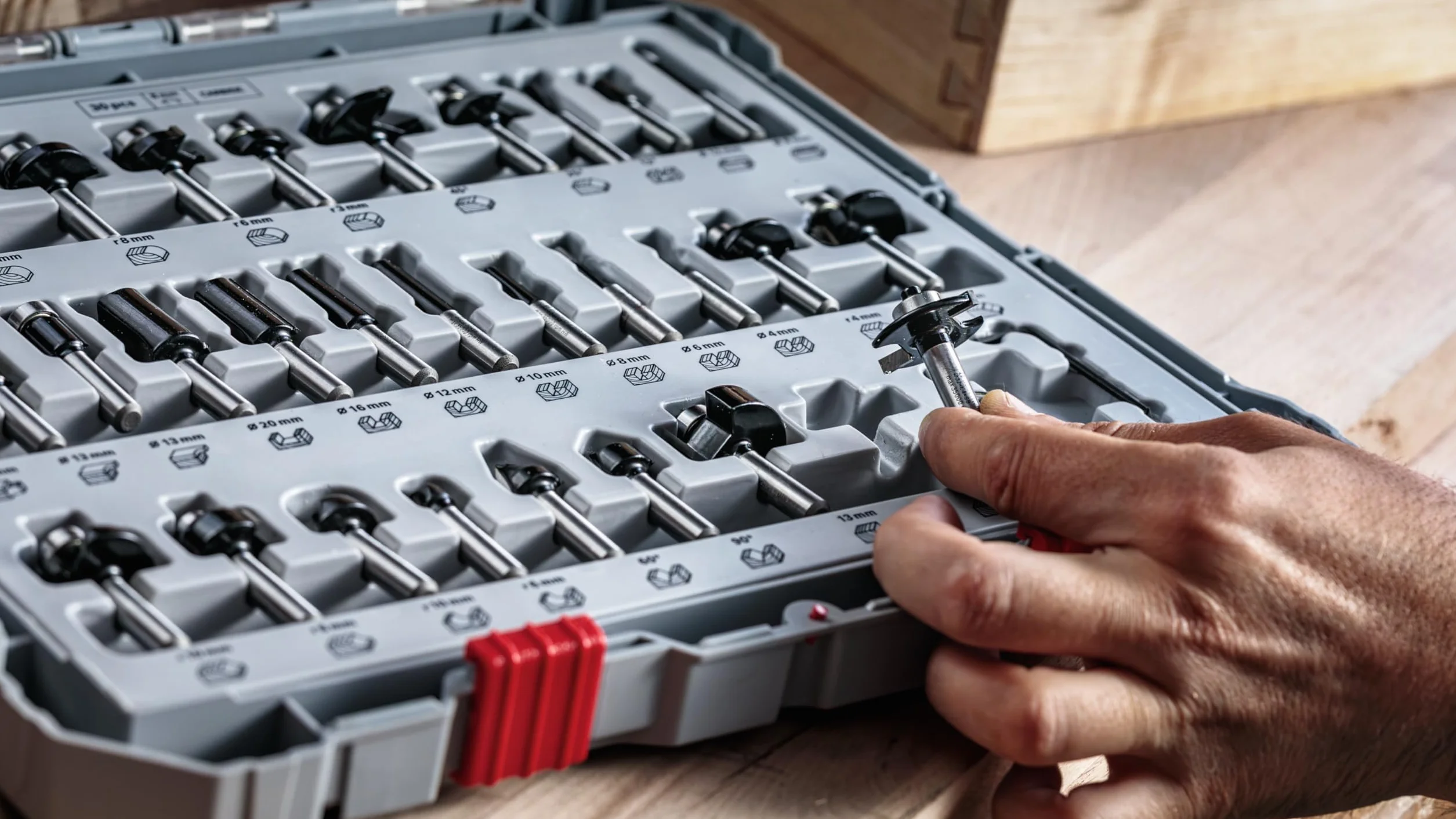 Bosch 6x Set frese per profilare, smussare e scanalare PRO, 6 pz (per Legno tenero, Legno duro, Ø 19, 25, 25, 35, 13, 16 mm, Professional Accessorio Fresatrice portatile, Rifilatore)