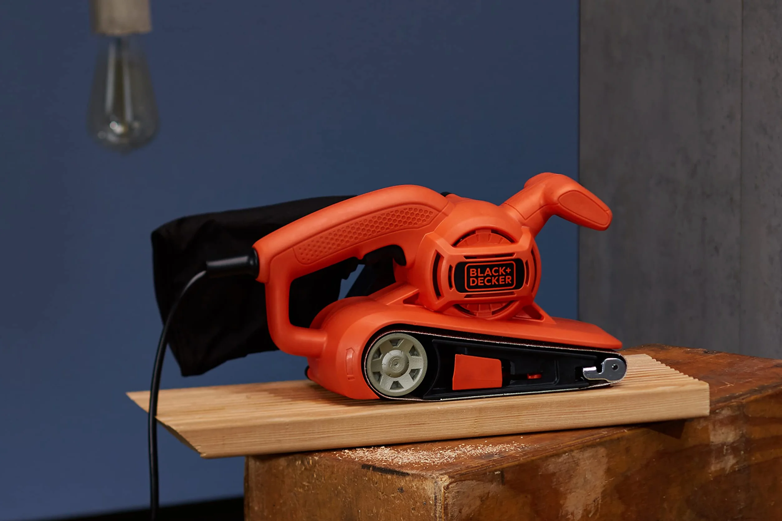 BLACK+DECKER Levigatrice a Nastro