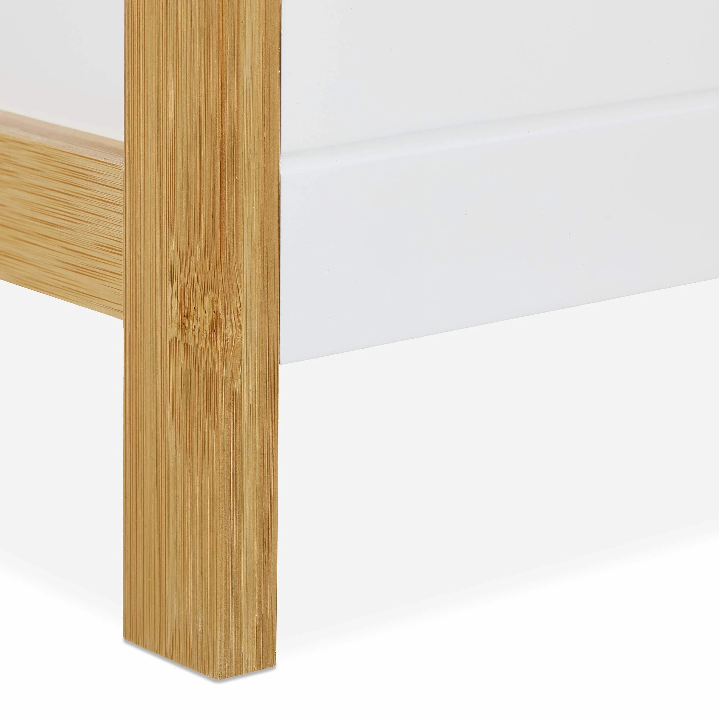 Relaxdays Scaffale Bagno con 3 Cesti, a Colonna in bambù e MDF, 74,5 x 28 x 20 cm, Mensole Salvaspazio, Naturale/Bianco