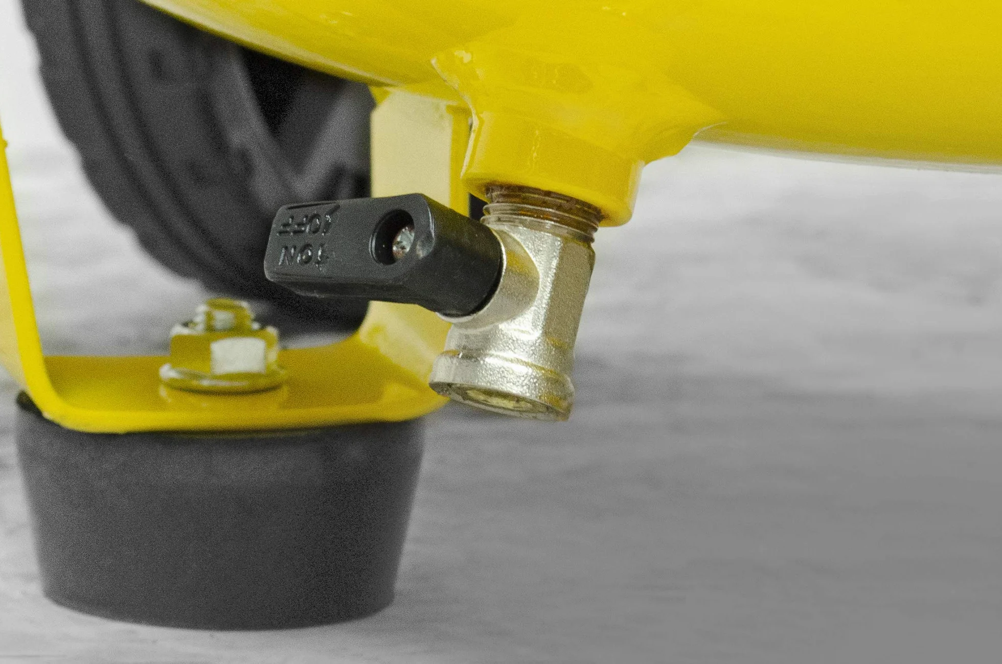 STANLEY Compressore Siltek Verticale Silenzioso 1,3HP, ‎Giallo, 39 x 39 x 87 Cm
