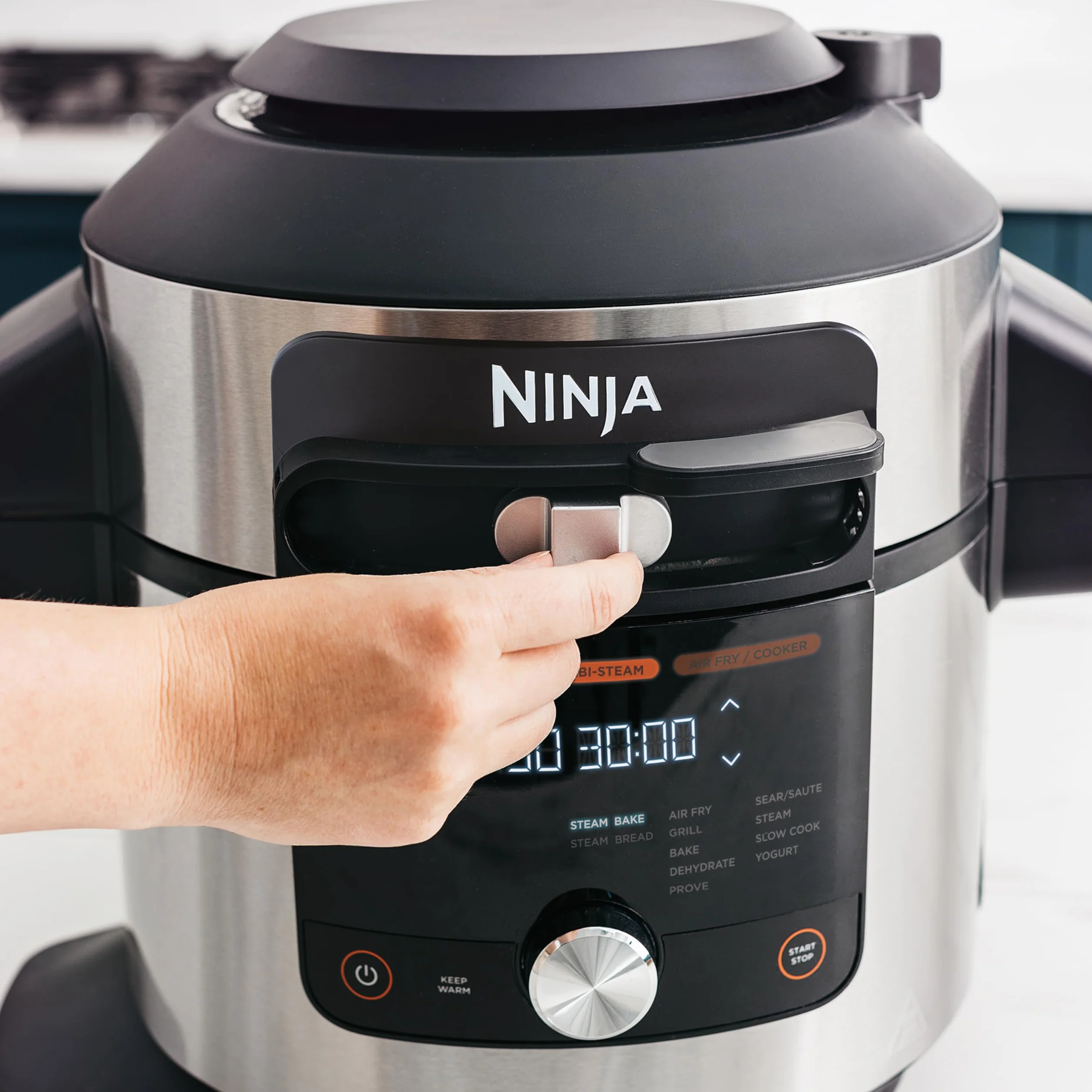 Ninja Foodi MAX Multicooker con Coperchio SmartLid e Sonda Digitale, 14 Funzioni, Cottura Intelligente, 7.5L, Pentola a Pressione, Friggitrice ad Aria, Cottura a Vapore, Griglia, Acciaio, OL750EU