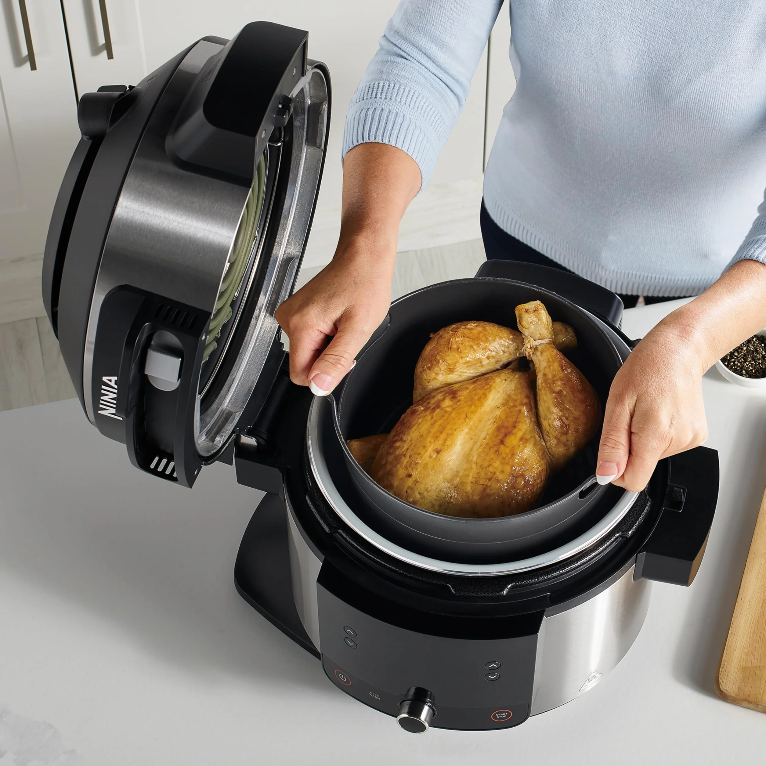 Ninja Foodi Multicooker con Coperchio SmartLid, 11 Funzioni di Cottura Intelligente, 6L, Pentola a Pressione, Friggitrice ad Aria, Cottura a Vapore, Lenta, al Forno, Griglia, Acciaio Inox, OL550EU
