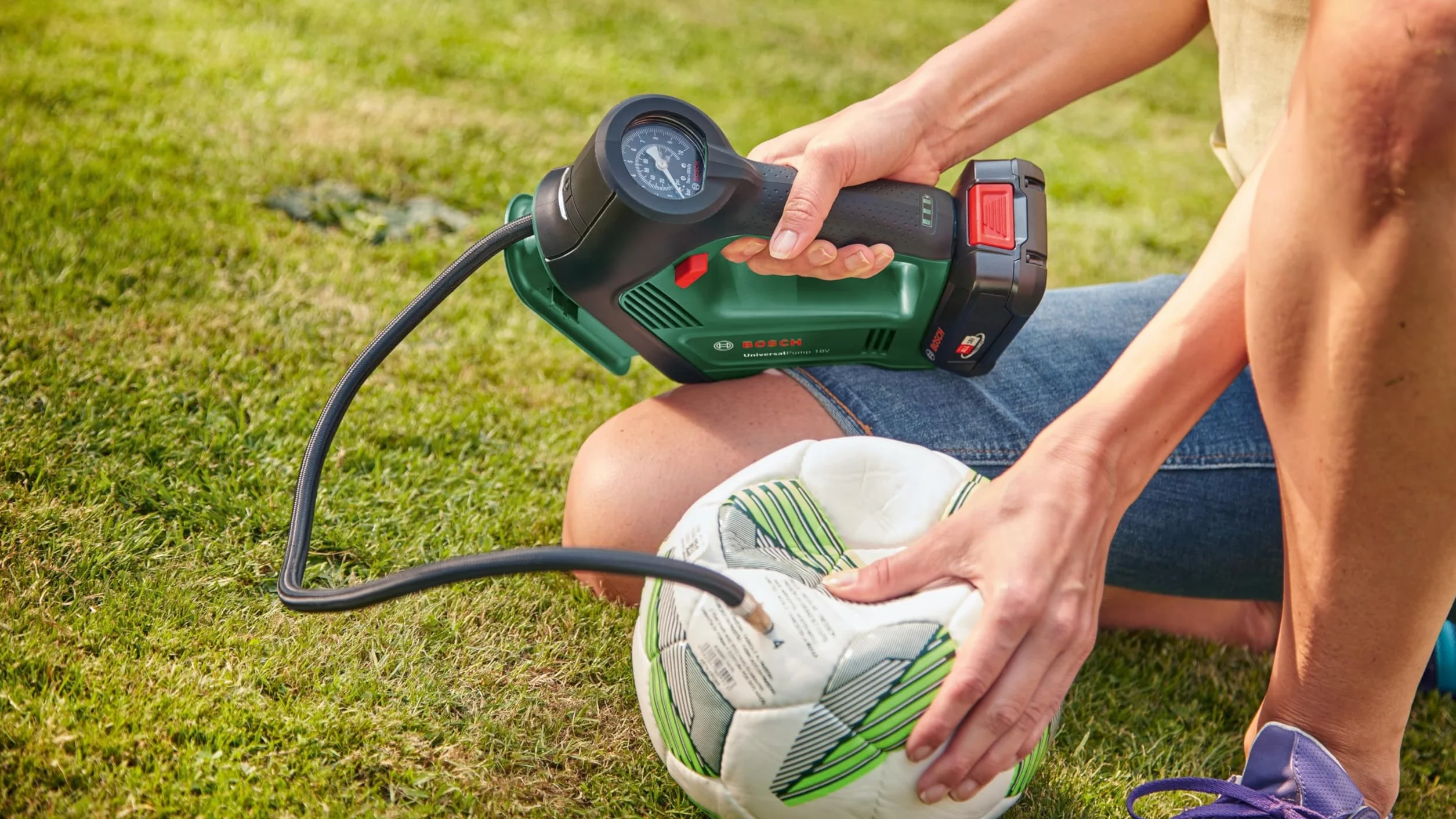 Bosch Home and Garden 0603947100 Bosch Compressore d'Aria Elettrico con Pompa Pneumatica UniversalPump (Senza Batteria, Per Pneumatici, Confezione cartone), 18 V, 150 PSI, 10.3 bar, 246 x 181 mm