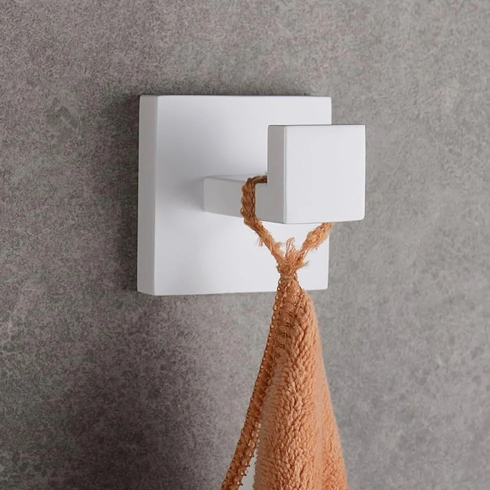 YUET 2 Pezzi Ganci Parete Quadrato Accappatoio Portasciugamani in Acciaio Inox Gancio Appendiabiti Asciugamani Parete Cucina Bagno Garage Montaggio Appendere Cappotto (Bianco)
