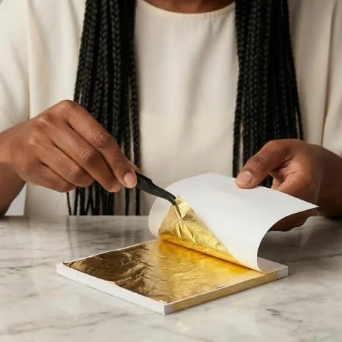 Set di 200 fogli in oro e argento (8,5 x 9,5 cm) con pinzette e pennello per doratura, pittura, decorazioni e progetti fai da te