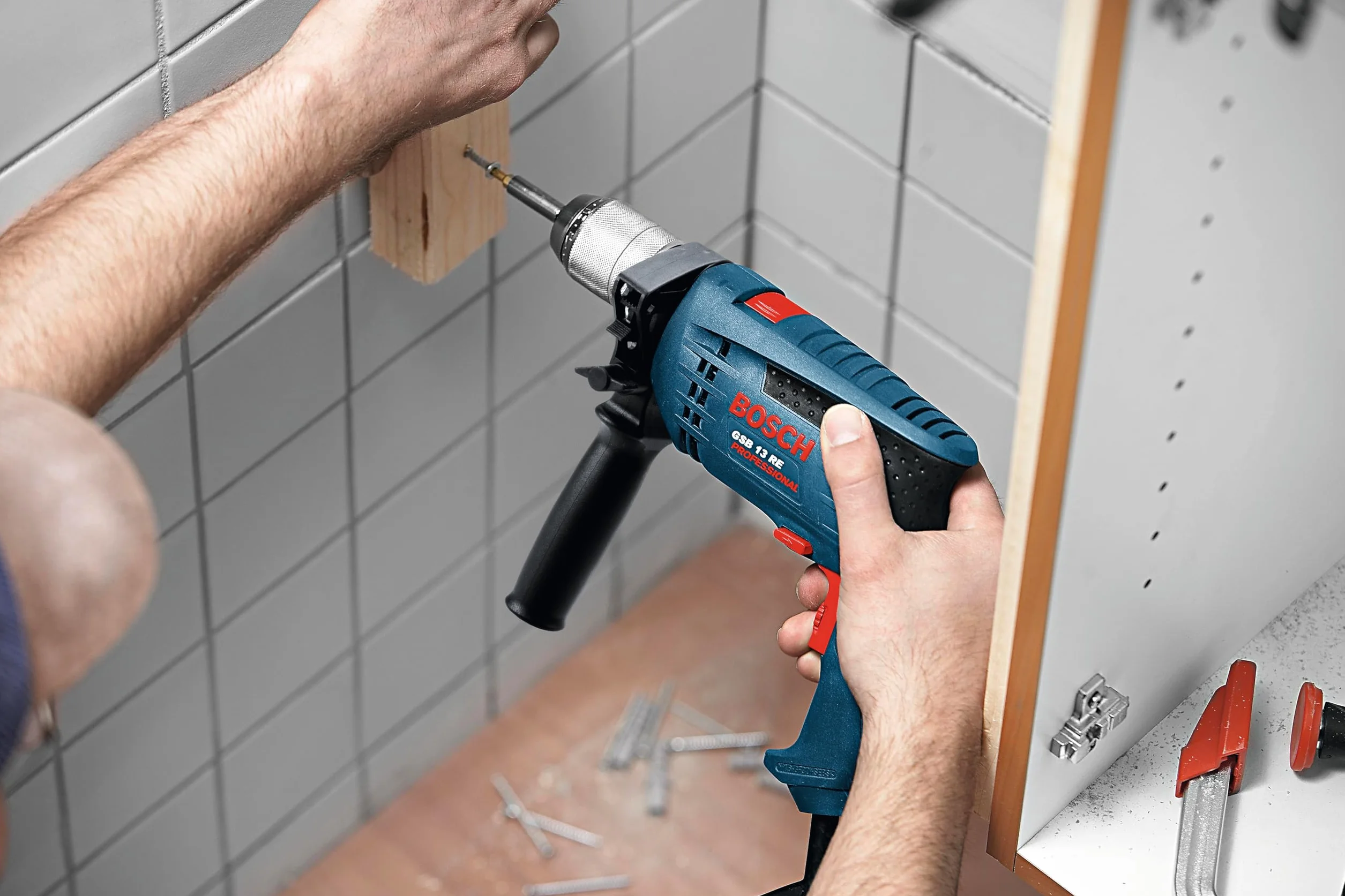 Bosch Professional Trapano con percussione GSB 13 RE (Motore da 600 Watt, incl. asta di profondità 210 mm, mandrino autoserrante 13 mm)