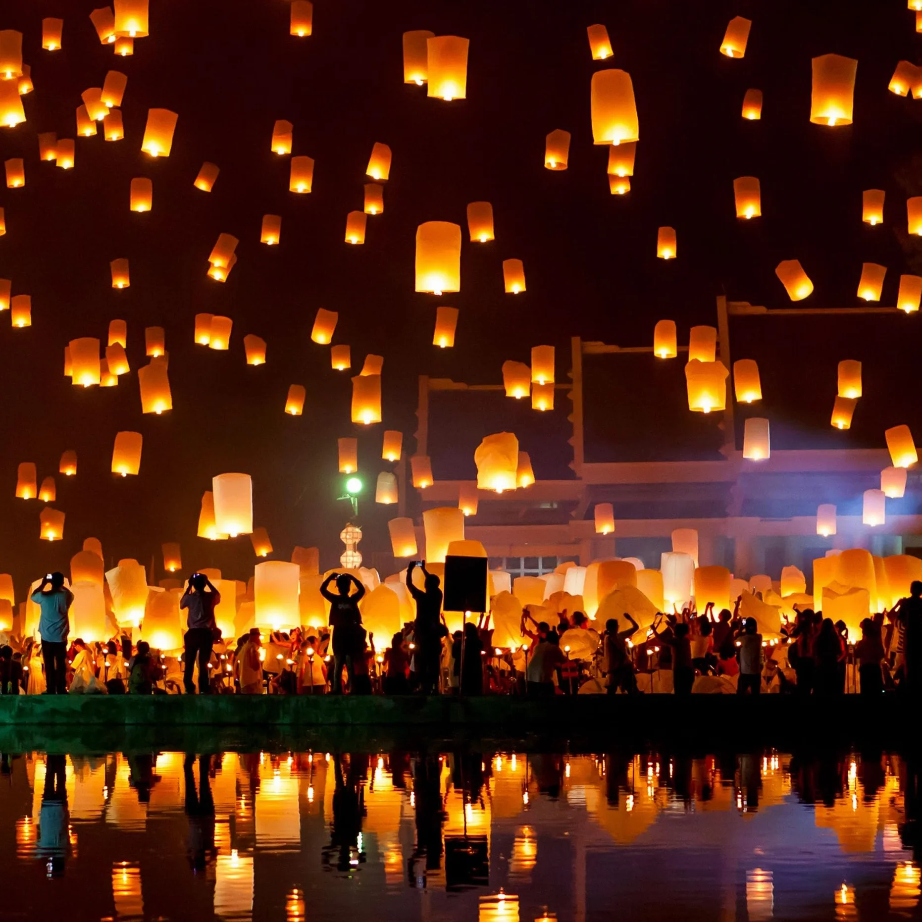 VAIIEYO 10 Pezzi Bianco Lanterne Cinesi del Cielo, Lanterne di Carta Volanti, Lanterne del Cielo che Desiderano, Luci Luminose Volanti in Stile Tradizionale, Matrimoni, Natale, Usate per Compleanni