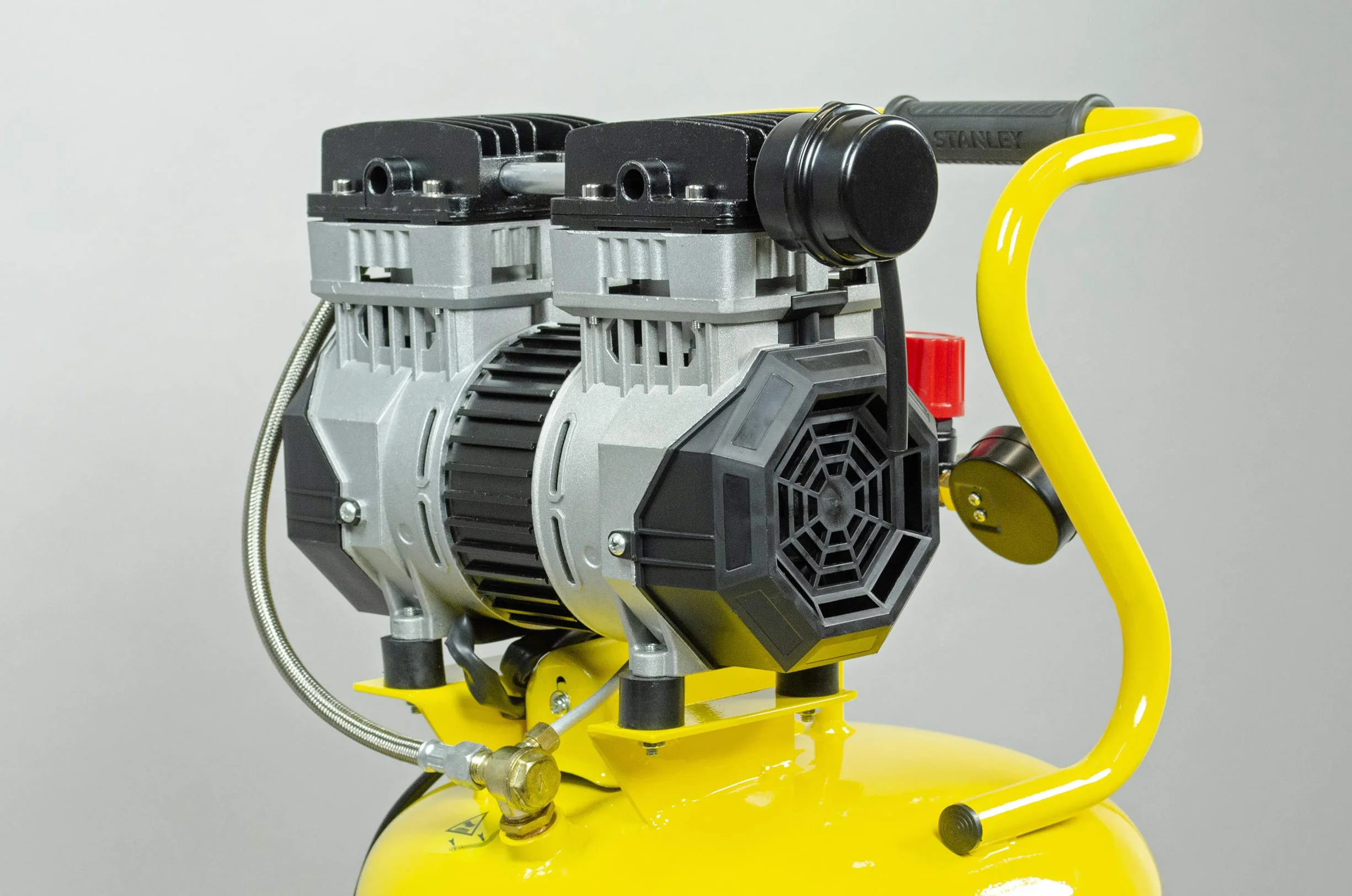 STANLEY Compressore Siltek Verticale Silenzioso 1,3HP, ‎Giallo, 39 x 39 x 87 Cm