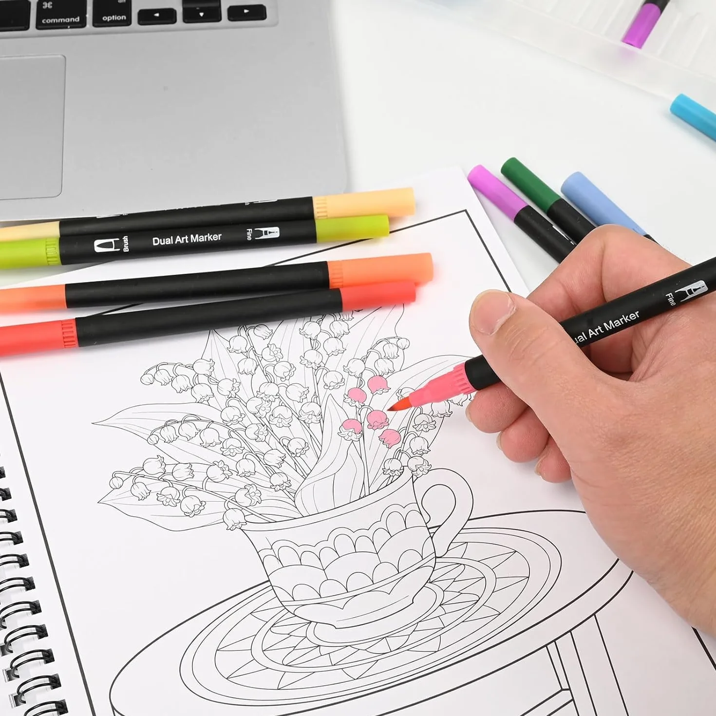 Zylota Set di libri da colorare per adulti con 36 pennarelli colorati, libri da colorare rilegati a spirale con mandala fiori animali per donne adulte rilassamento e sollievo dall'ansia