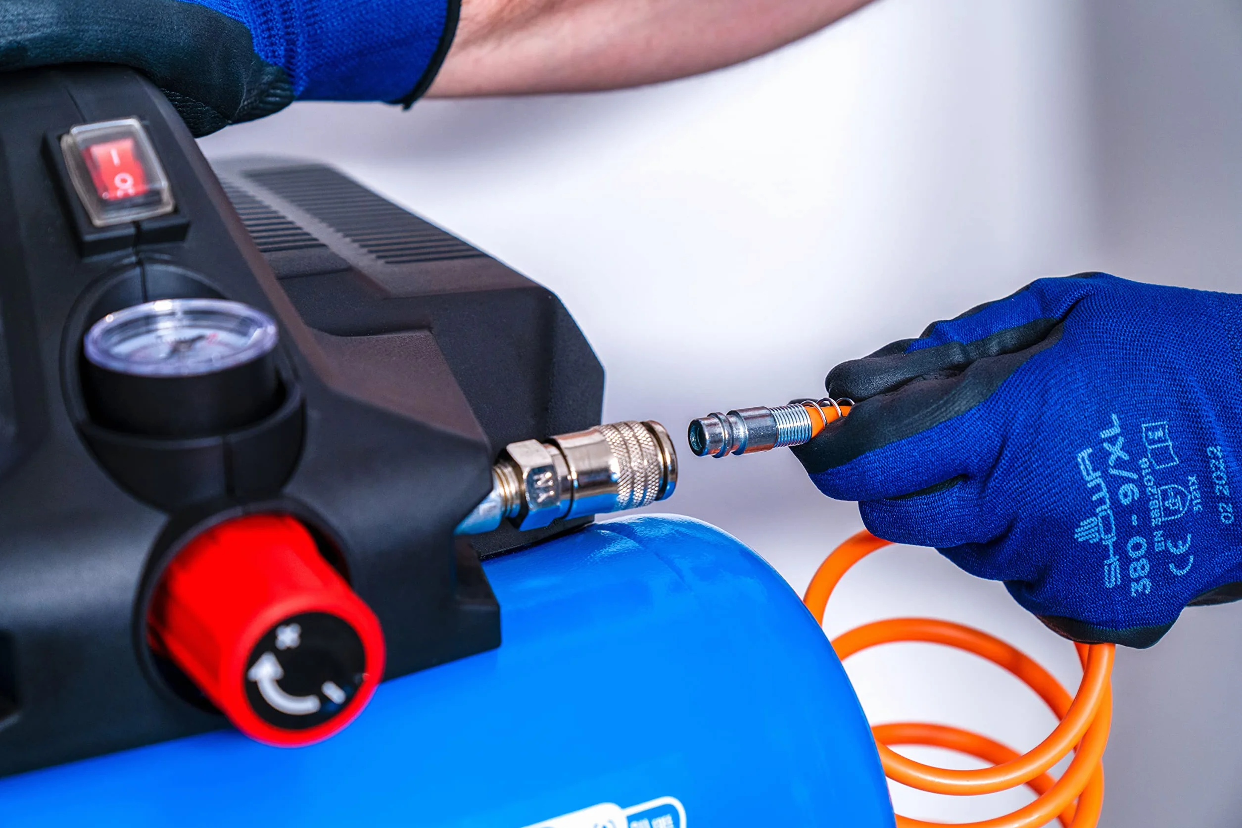 ABAC EASE-AIR 6 Compressore d'Aria Portatile Silenzioso, Compressore Aria Oil-Free, Pressione Massima 8 Bar, Potenza 0,75 Hp, Serbatoio 6 Litri, Rumorosità 49 dB