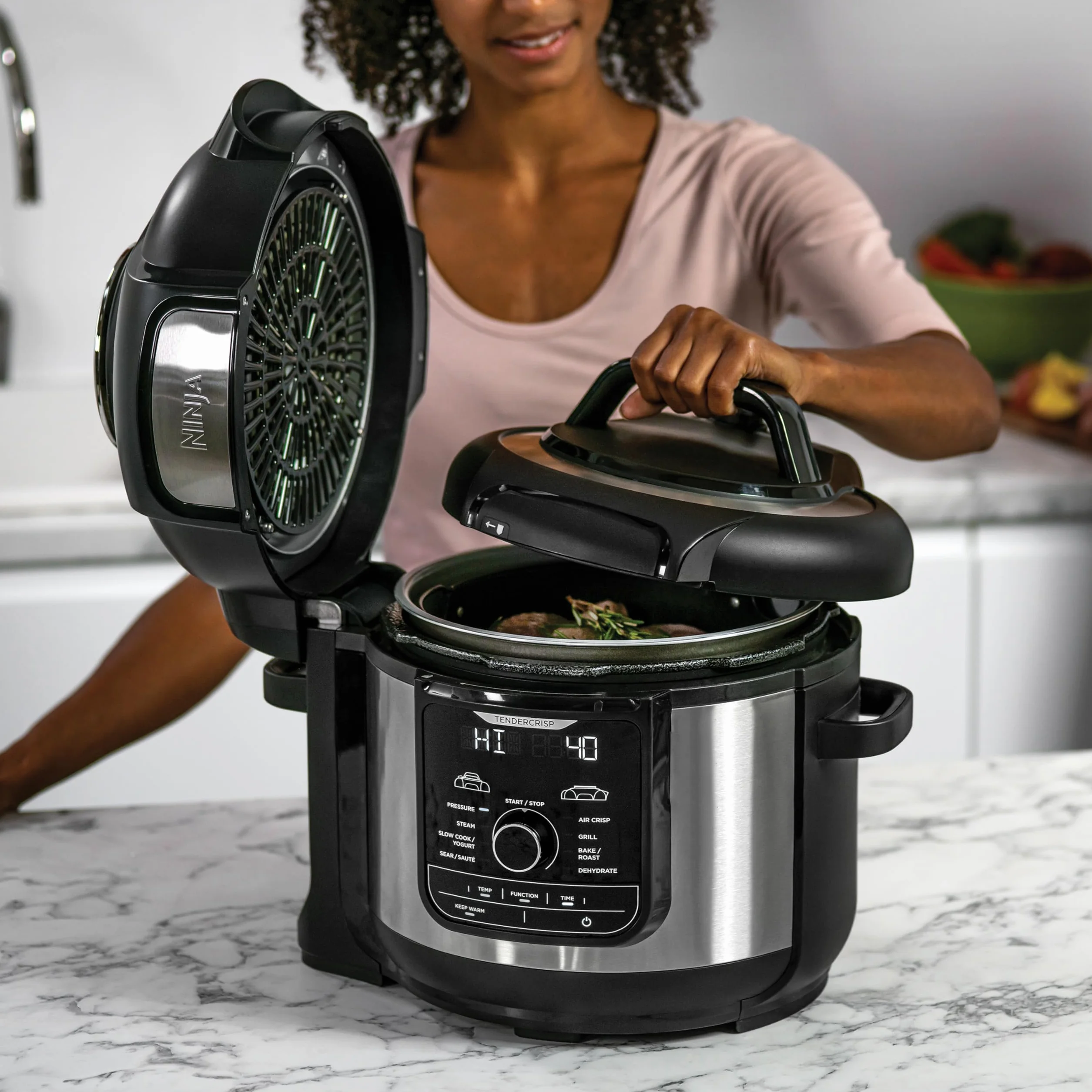 Ninja Foodi MAX Multicooker, 9 in 1, 7.5L, 9 Funzioni di Cottura, Pentola a Pressione, Friggitrice ad Aria, Cottura Lenta, Griglia e Altro, Acciaio Satinato/Nero, OP500EU