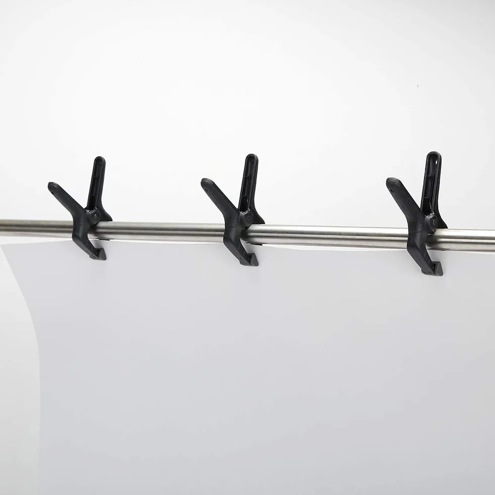 Amazon Basics confezione da 14 morsetti a molla in nylon: 6 unità da 8,57 cm, 4 unità da 11,43 cm, 4 unità da 16,51 cm, Nero/ Grigio
