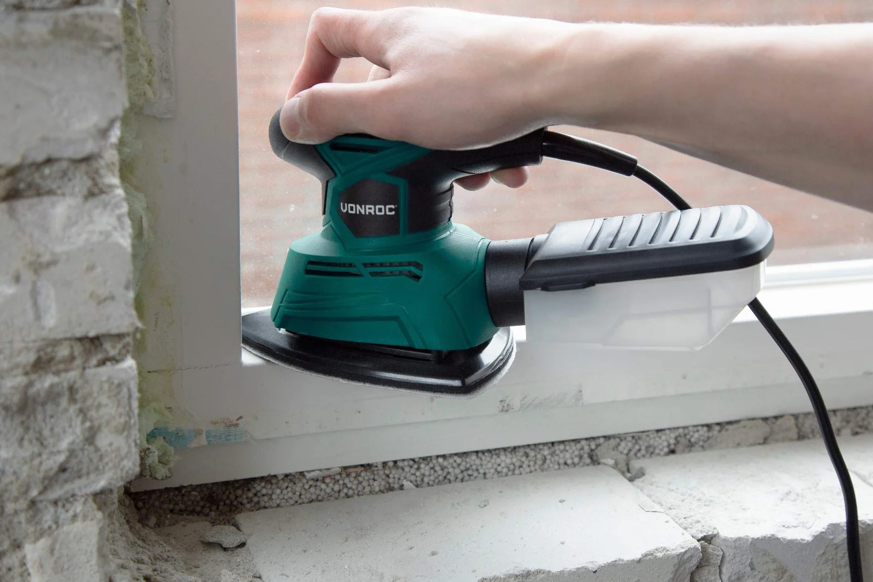 VONROC Levigatrice triangolare multifunzione 130W con contenitore polvere e 6 fogli abrasivi