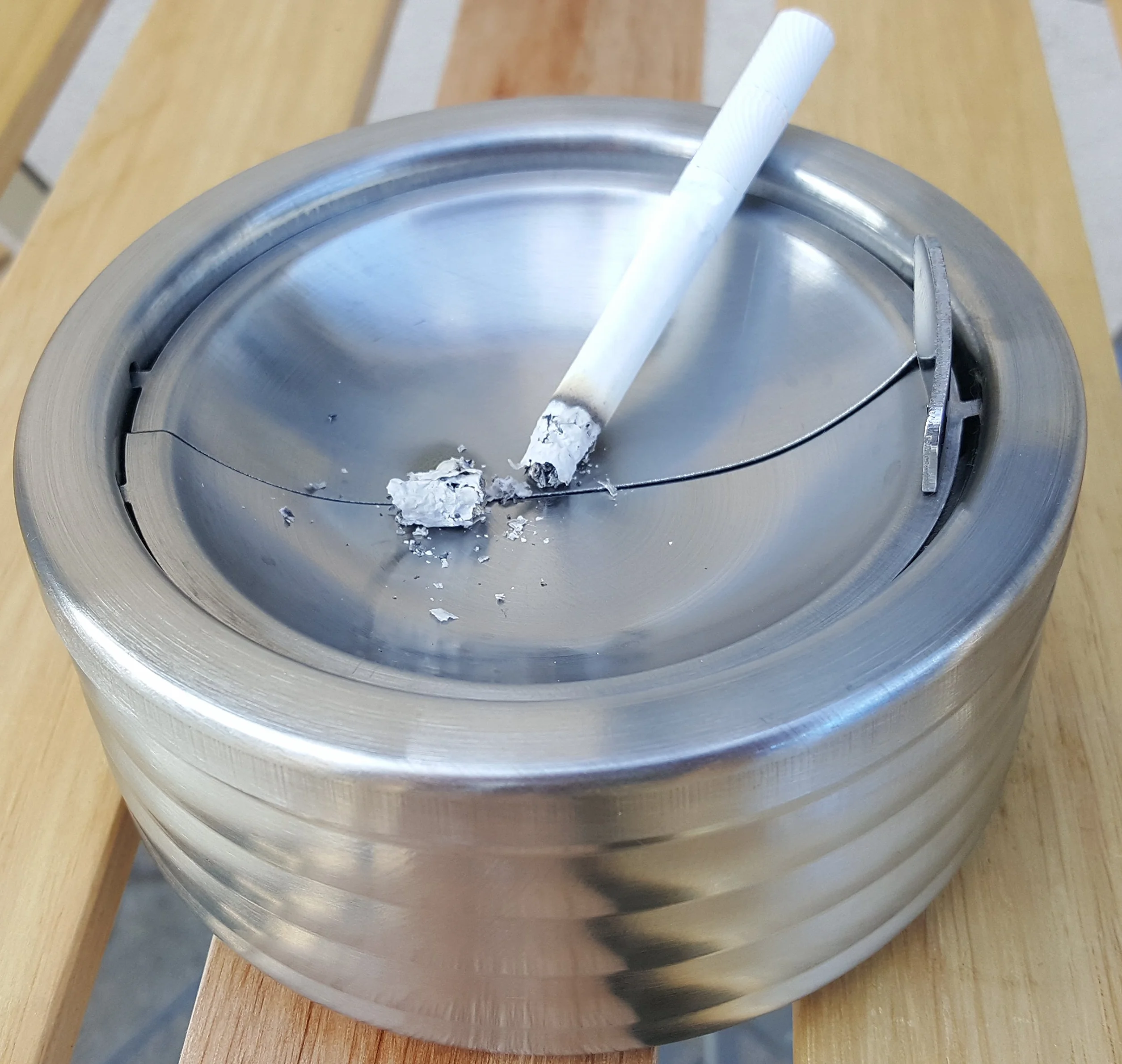 Posacenere antivento in acciaio inox richiudibile